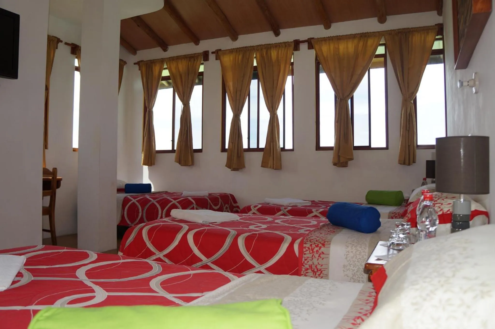 Pool view, Bed in Galapagos Verde Azul