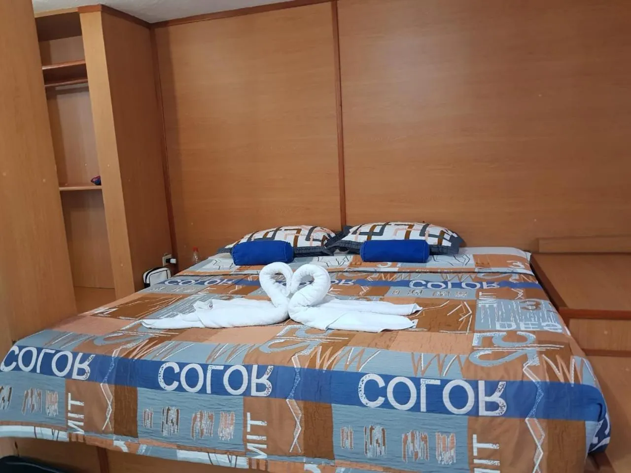 Bed in Galapagos Verde Azul