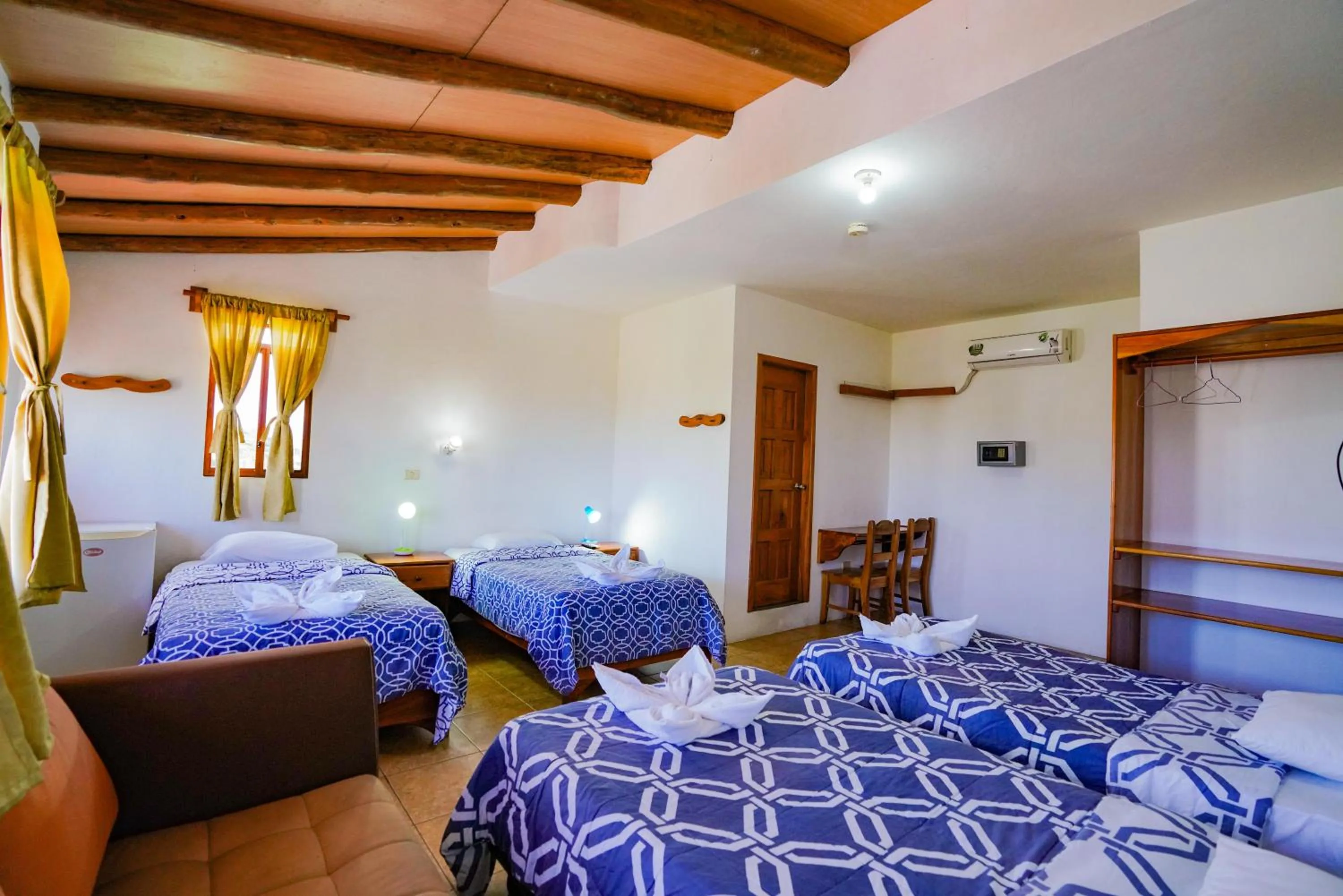 Bed in Galapagos Verde Azul