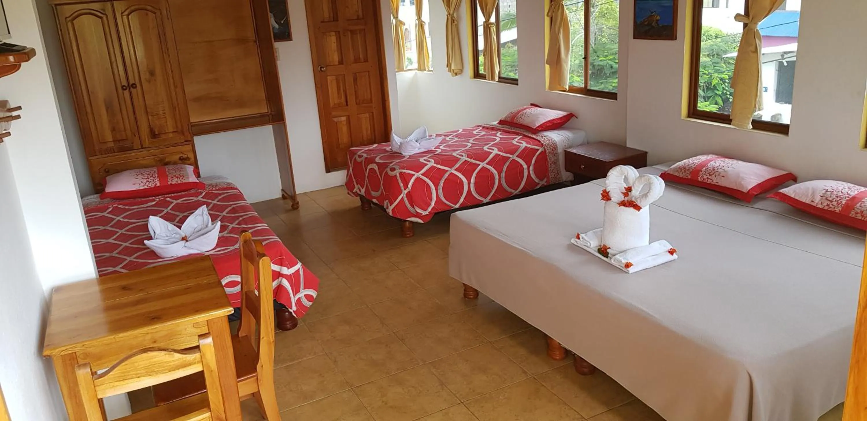 Photo of the whole room, Bed in Galapagos Verde Azul