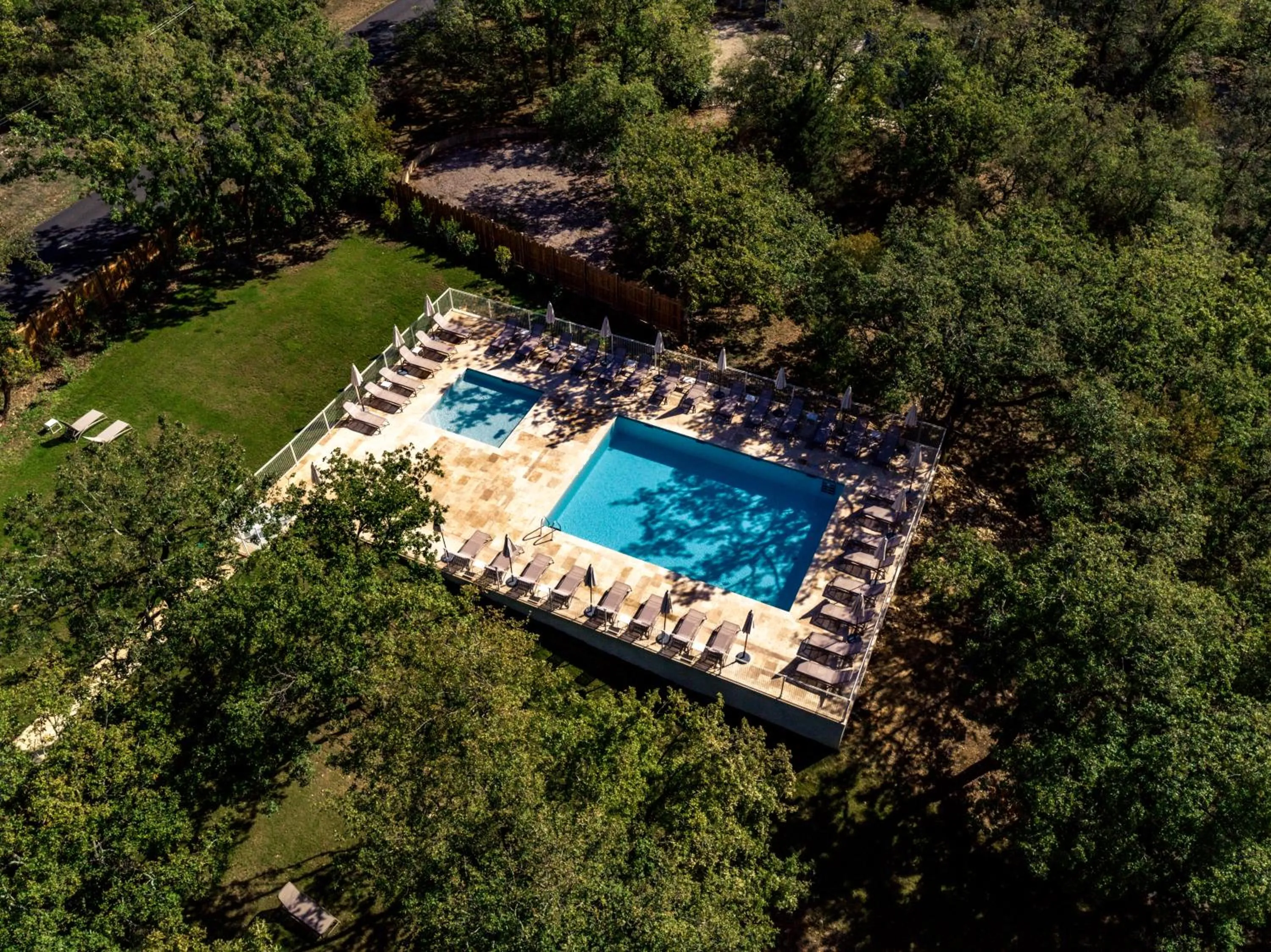 Swimming pool in Le Bois d'Imbert - Memory Collection
