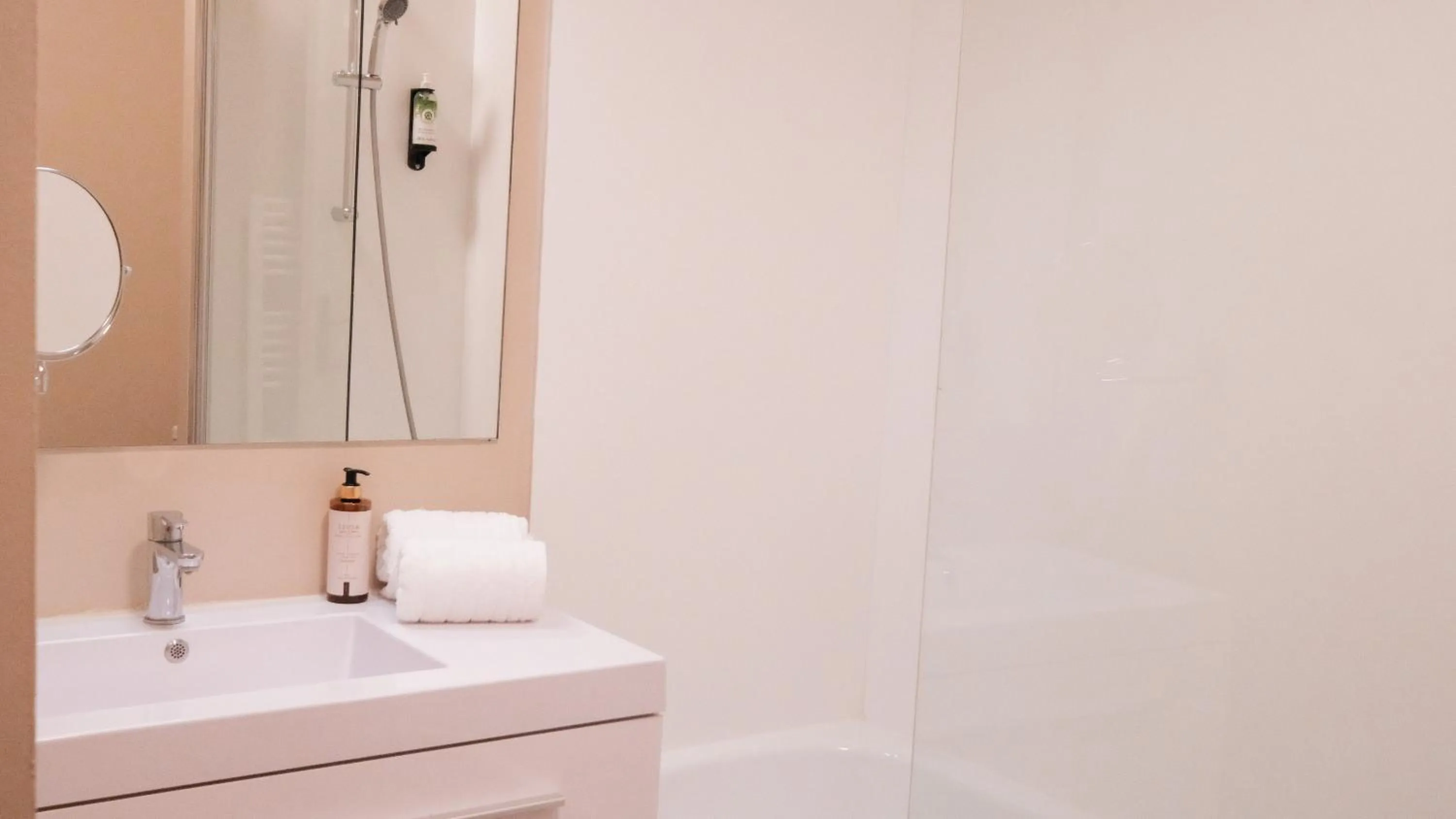 Bathroom in Le Bois d'Imbert - Memory Collection