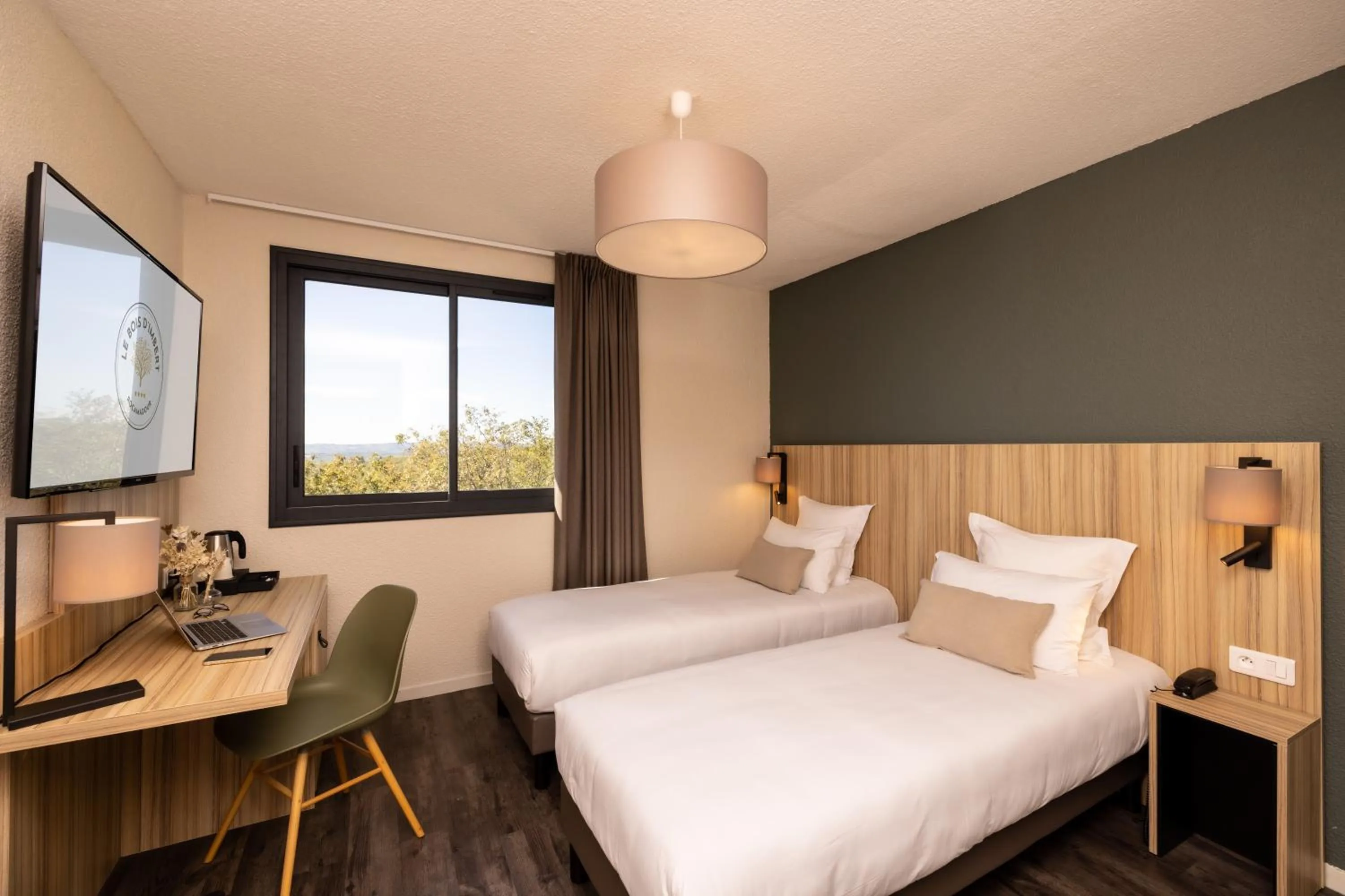 Bedroom, Bed in Le Bois d'Imbert - Memory Collection