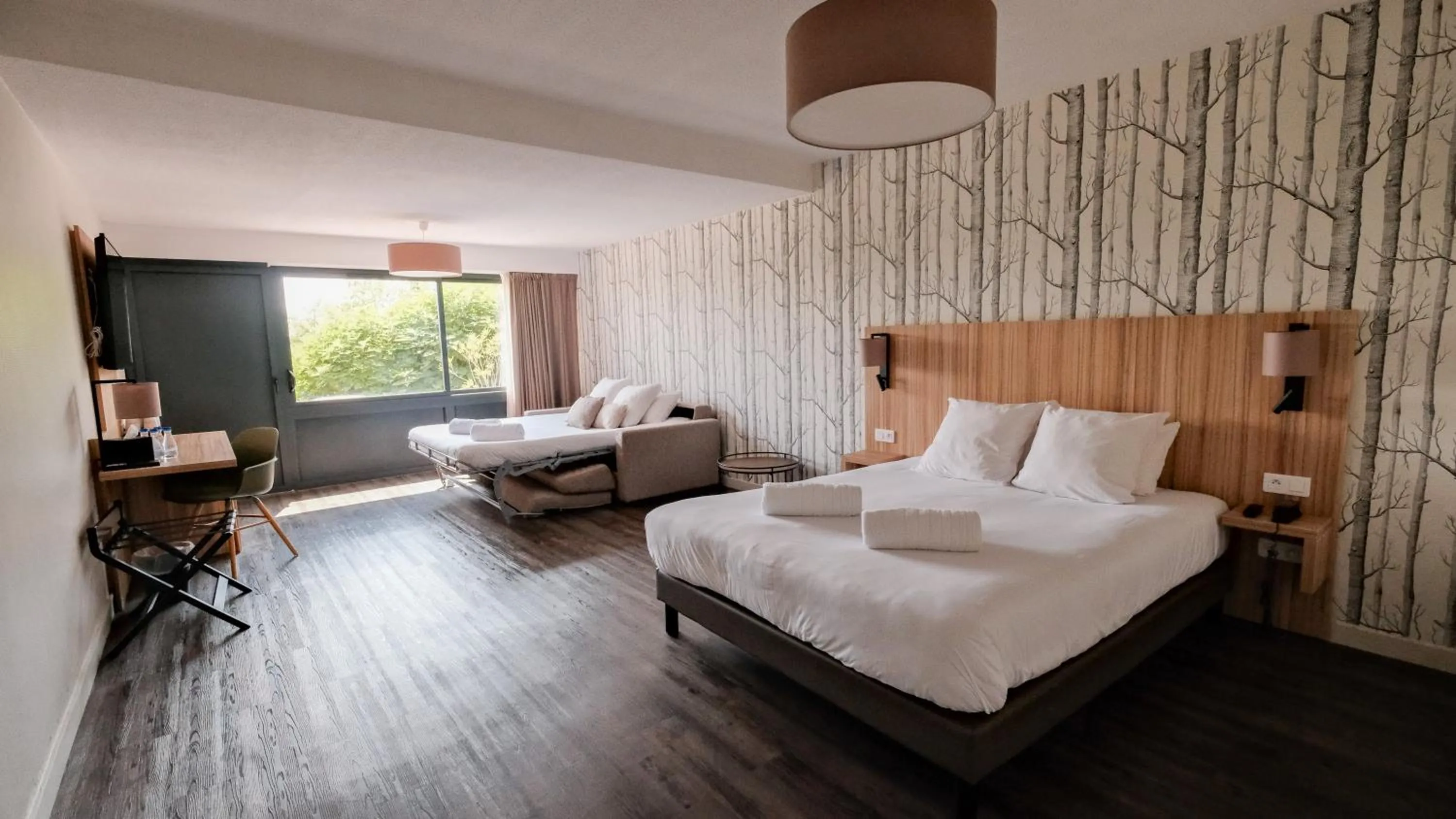 Bed in Le Bois d'Imbert - Memory Collection