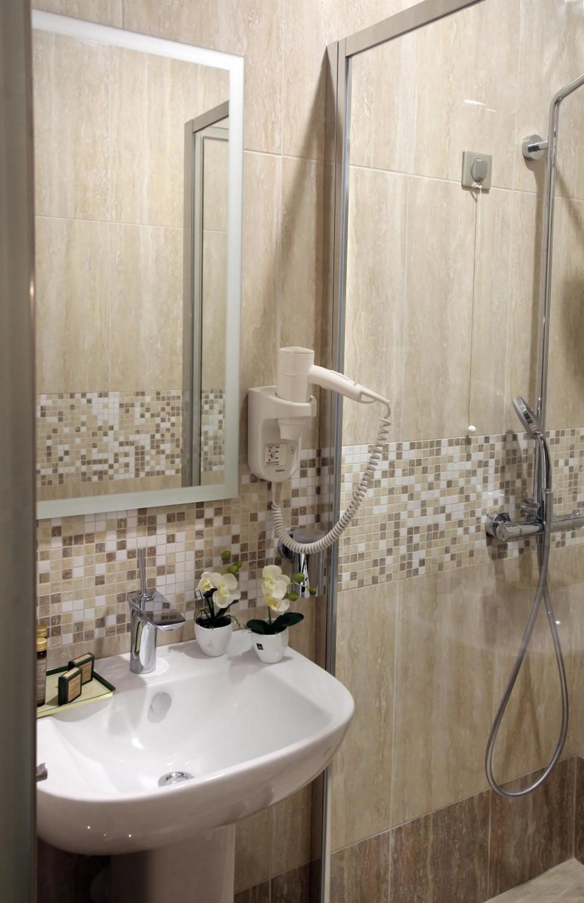 Bathroom in Hotel Doltso