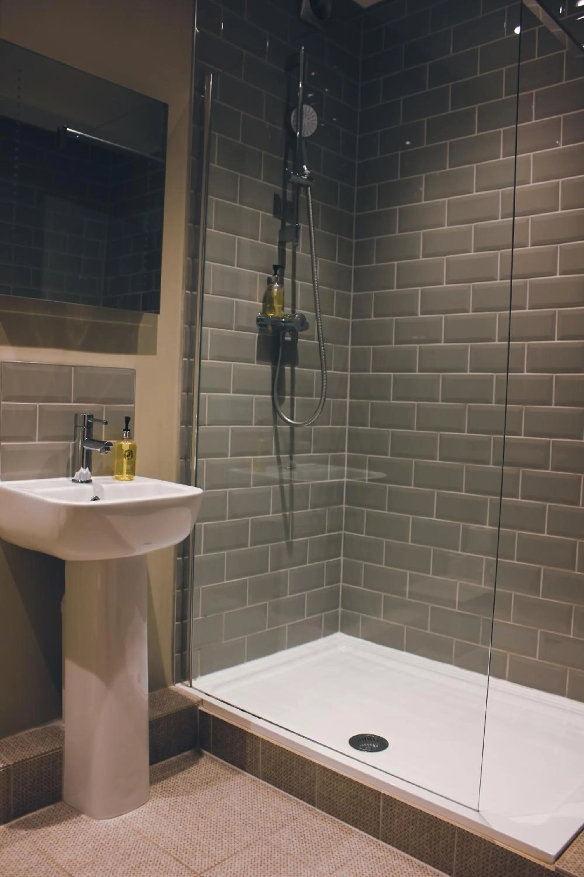 Shower in The Kings Arms