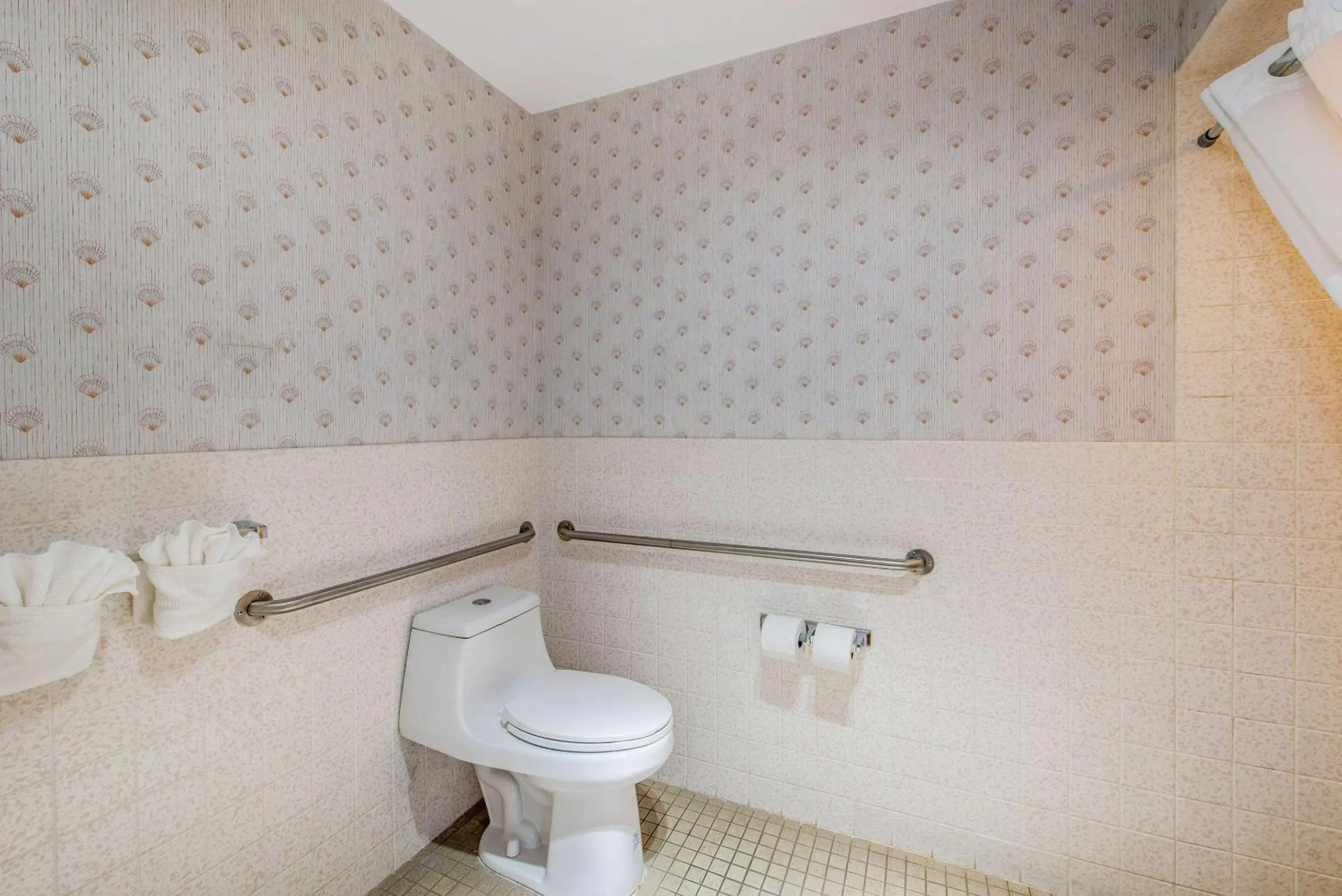 Bedroom in Comfort Inn Mount Shasta Area