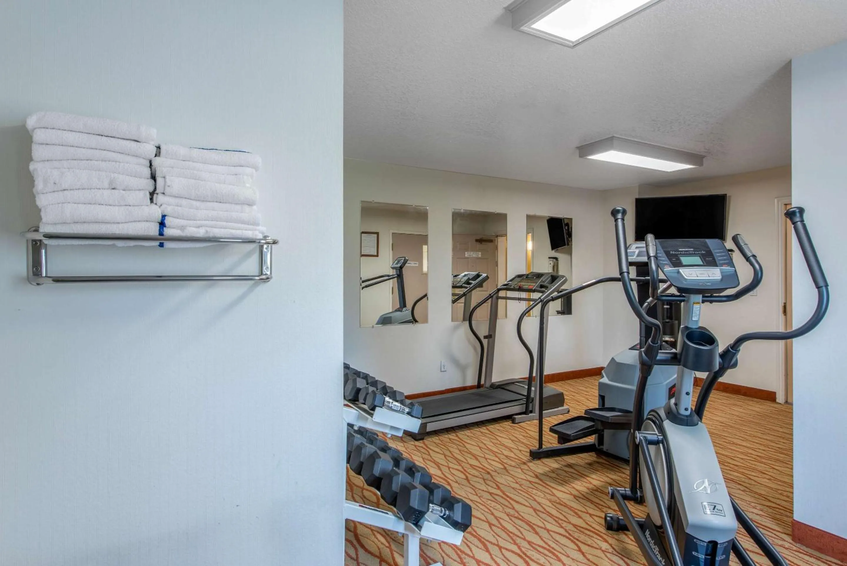 Fitness centre/facilities in Comfort Inn Mount Shasta Area