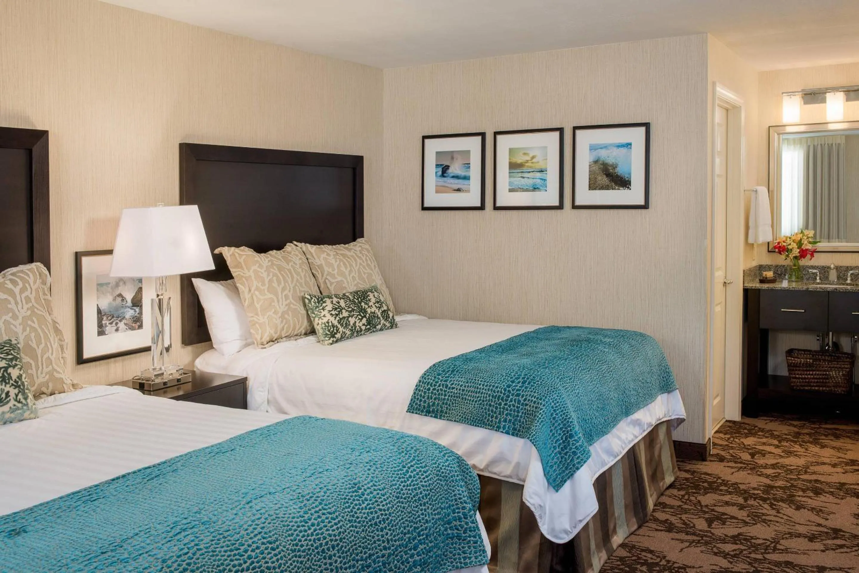Bedroom, Bed in Port Inn & Suites Kennebunk, an Ascend Collection Hotel