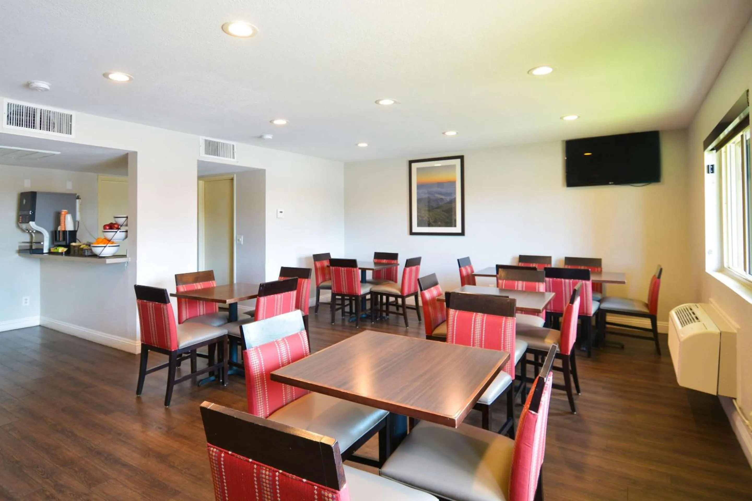 Breakfast in Comfort Inn & Suites Moreno Valley near March Air Reserve Base