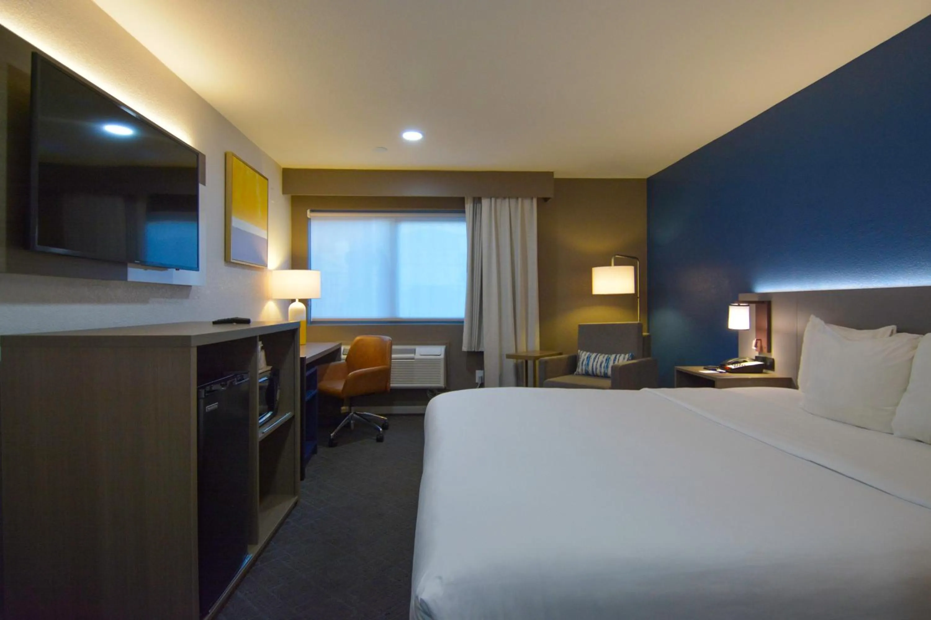 Bed in Comfort Inn & Suites Moreno Valley near March Air Reserve Base