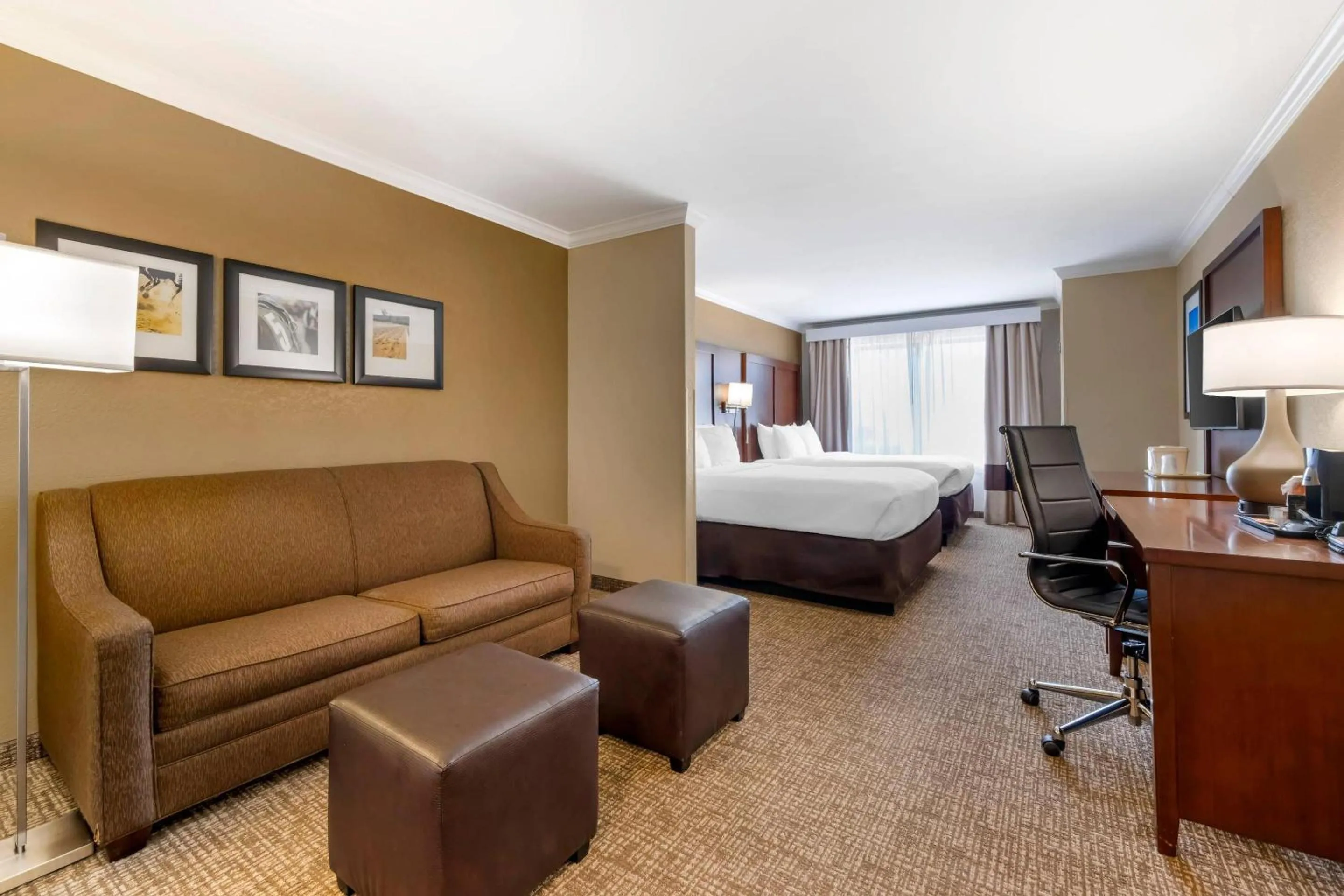 Bedroom, Bed in Comfort Suites Elizabethtown