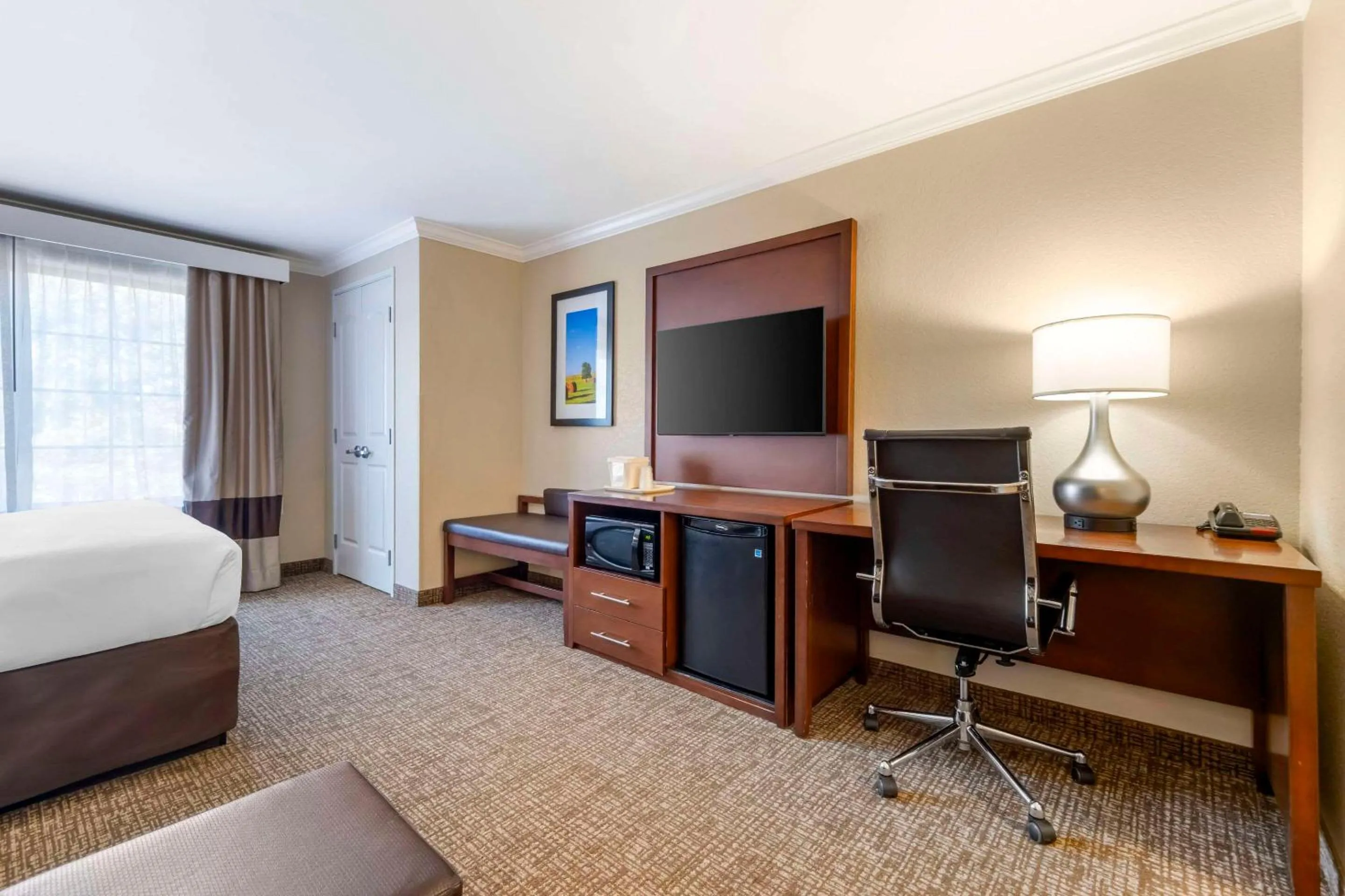 Bedroom, Bed in Comfort Suites Elizabethtown