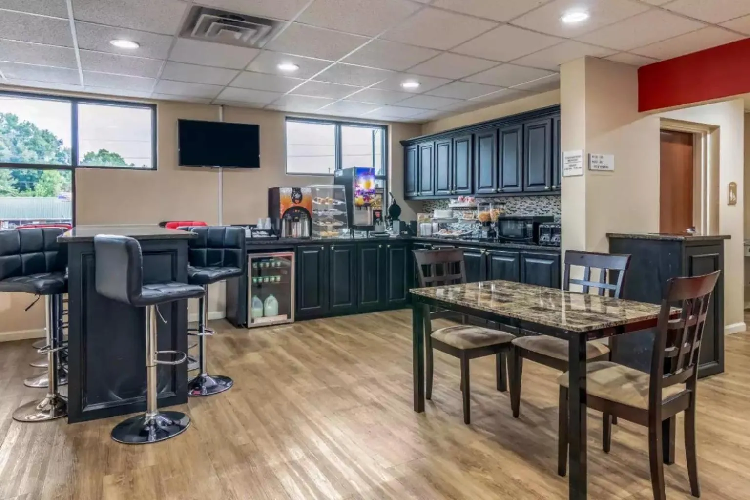 TV and multimedia in Econo Lodge Opelika