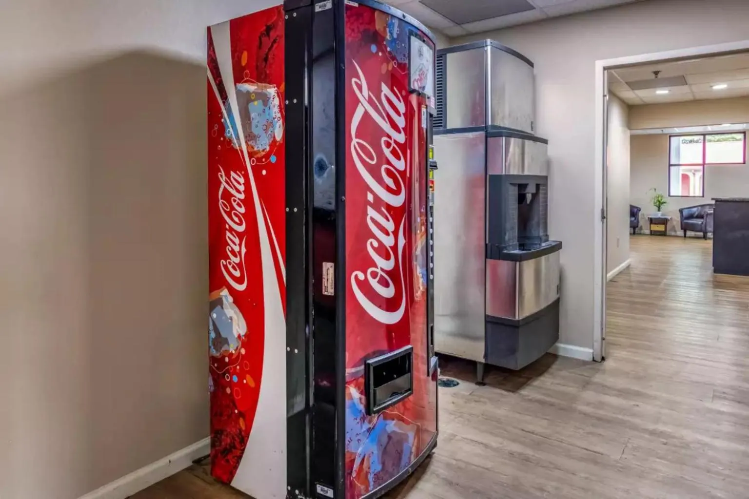vending machine in Econo Lodge Opelika