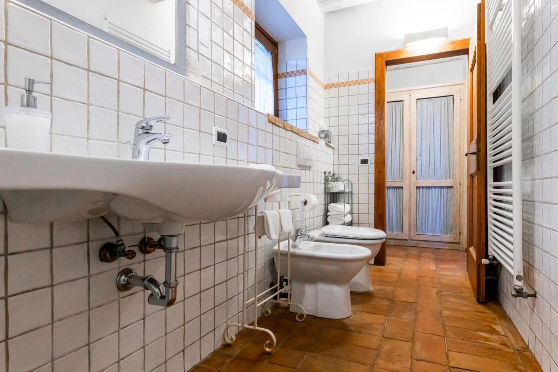 Toilet in Musella Winery & Relais