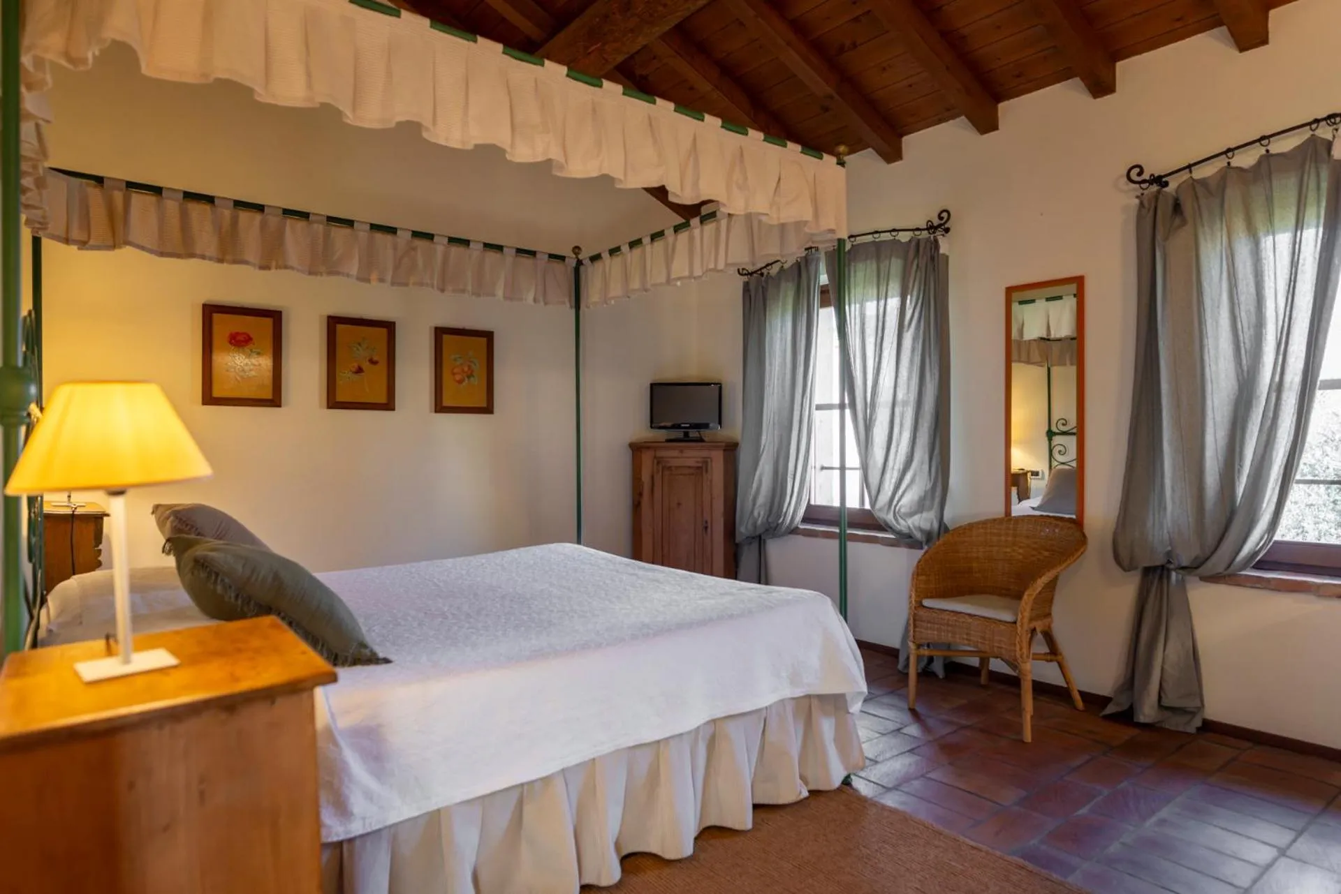 Bed in Musella Winery & Relais