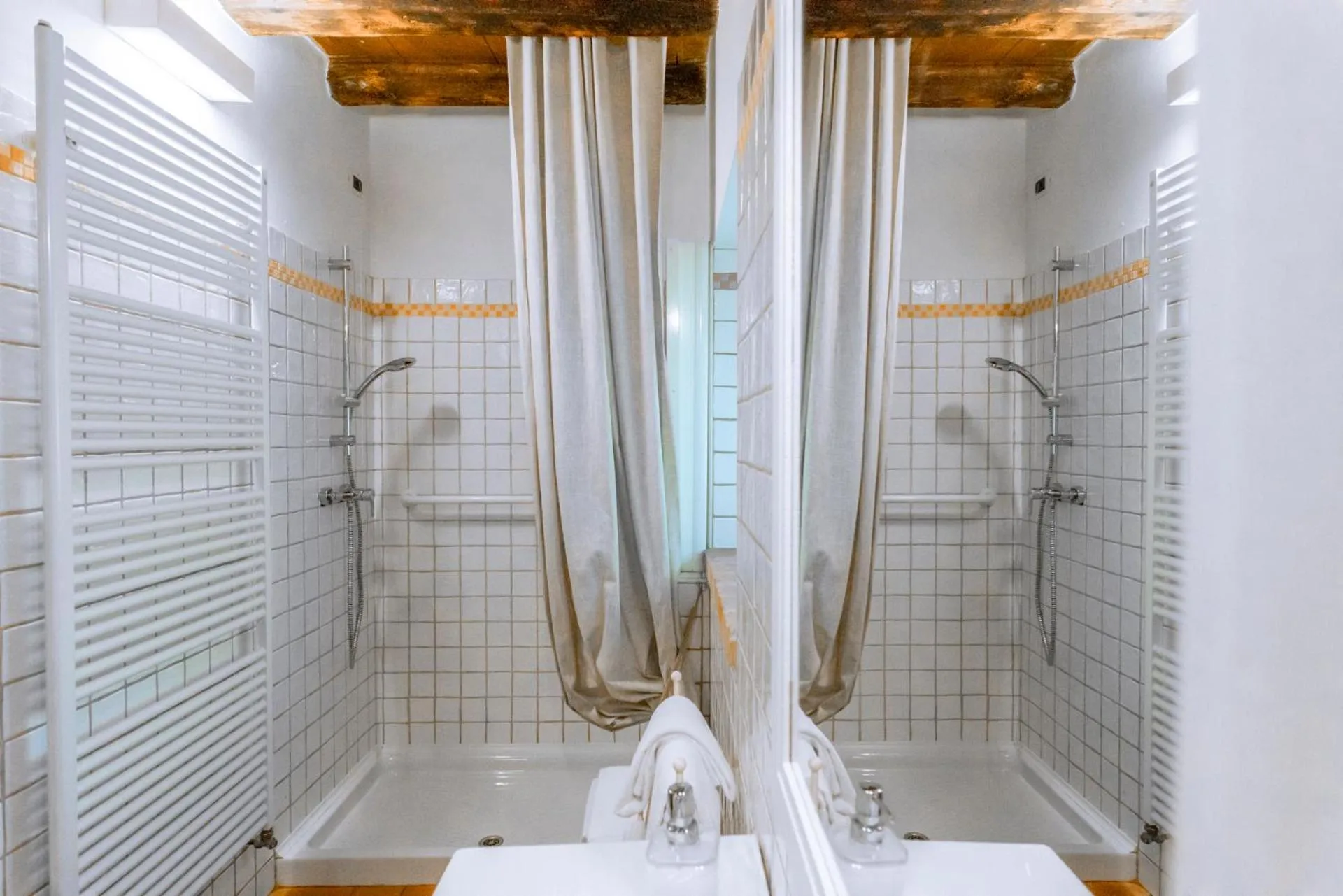 Shower in Musella Winery & Relais