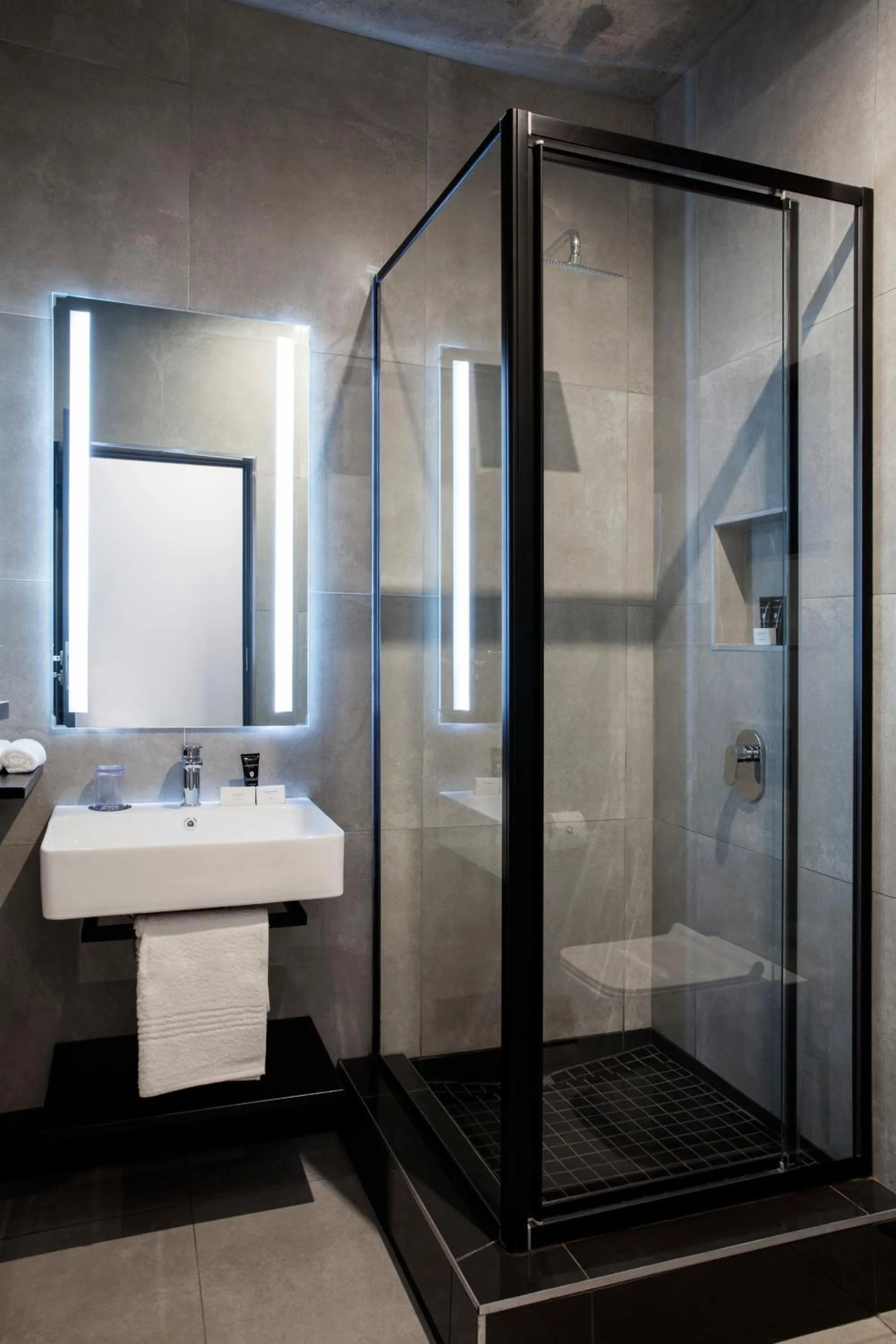 Shower in The Capital Melrose