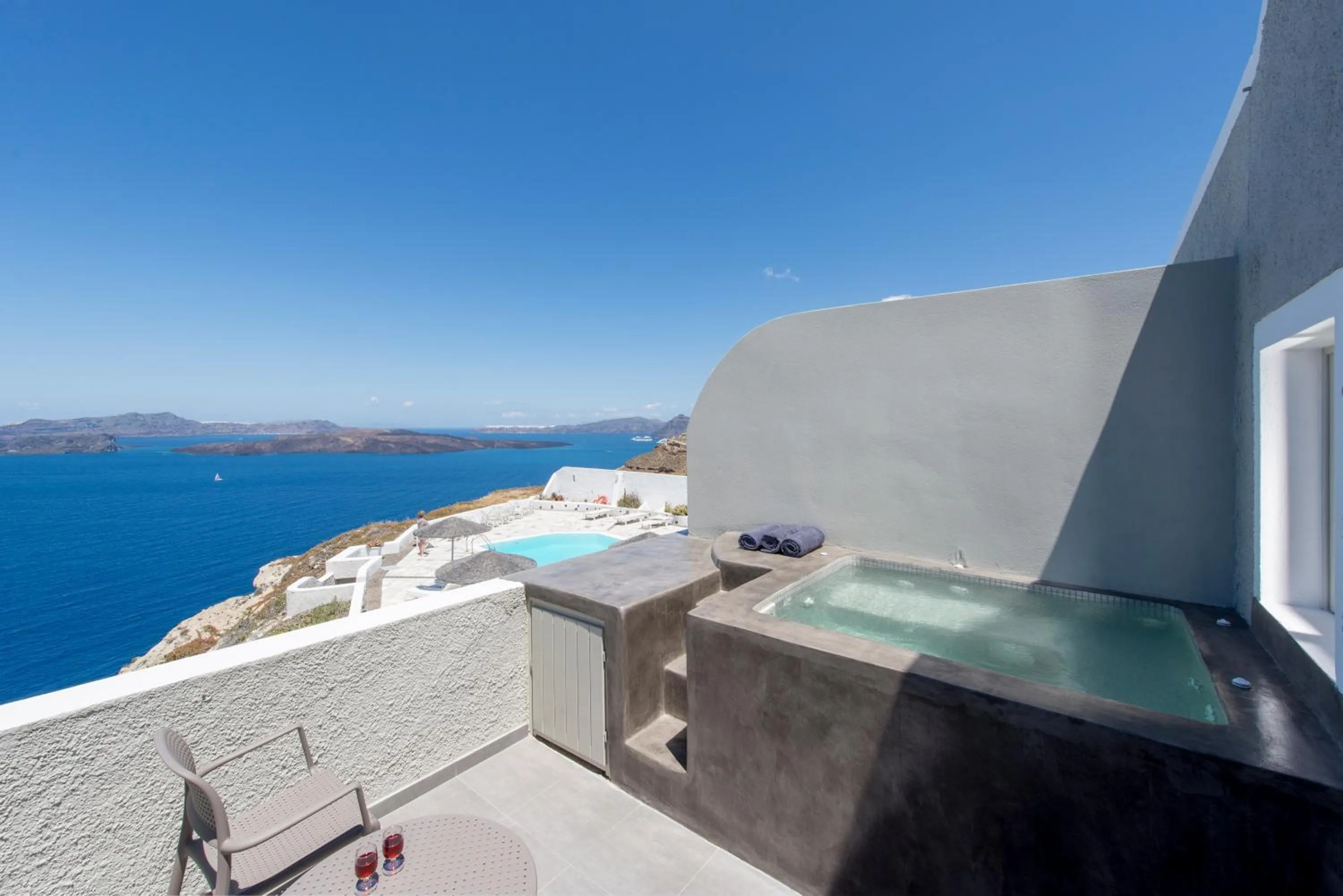 Hot Spring Bath in Caldera's Dolphin Suites