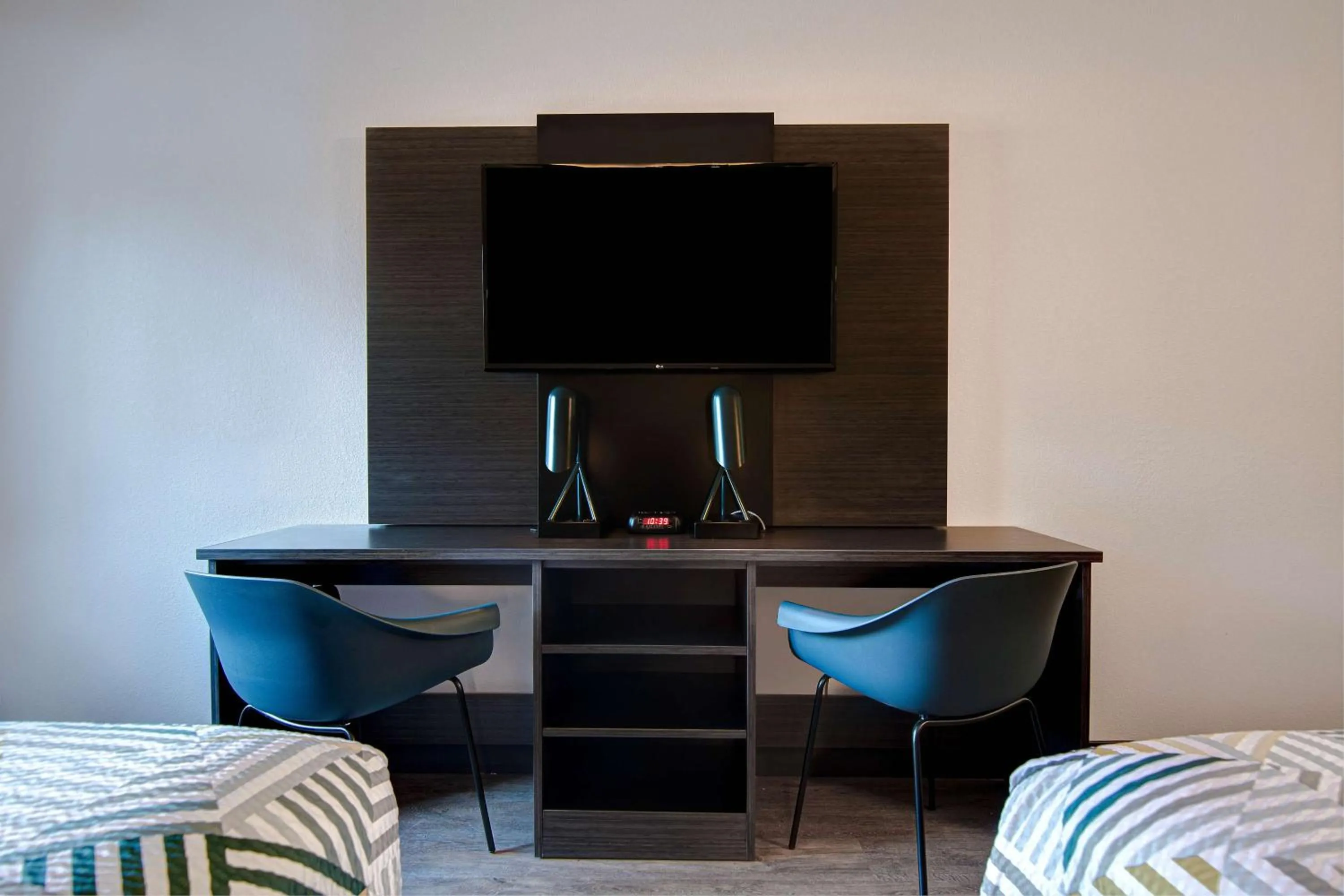 Photo of the whole room in Studio 6 Pensacola, FL - West I-10