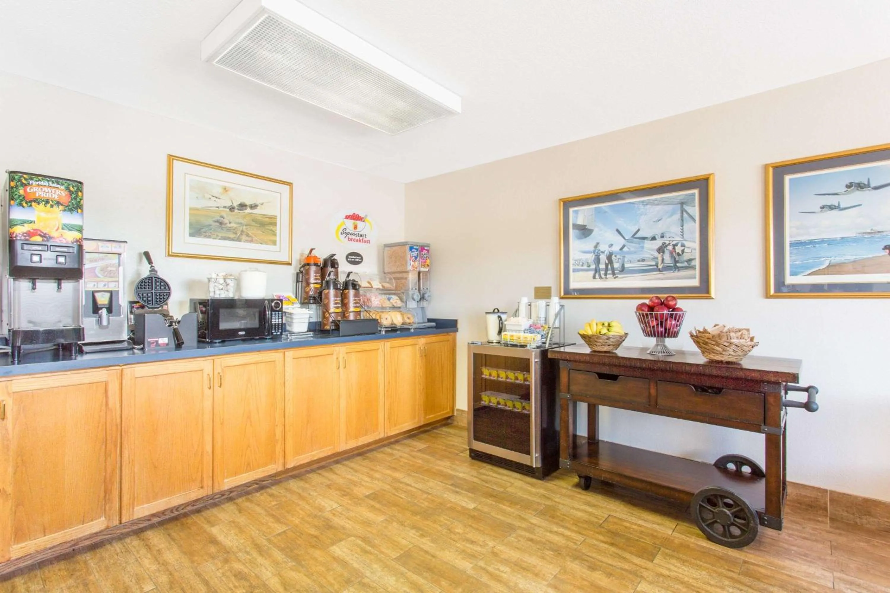 Breakfast in Super 8 by Wyndham Bedford