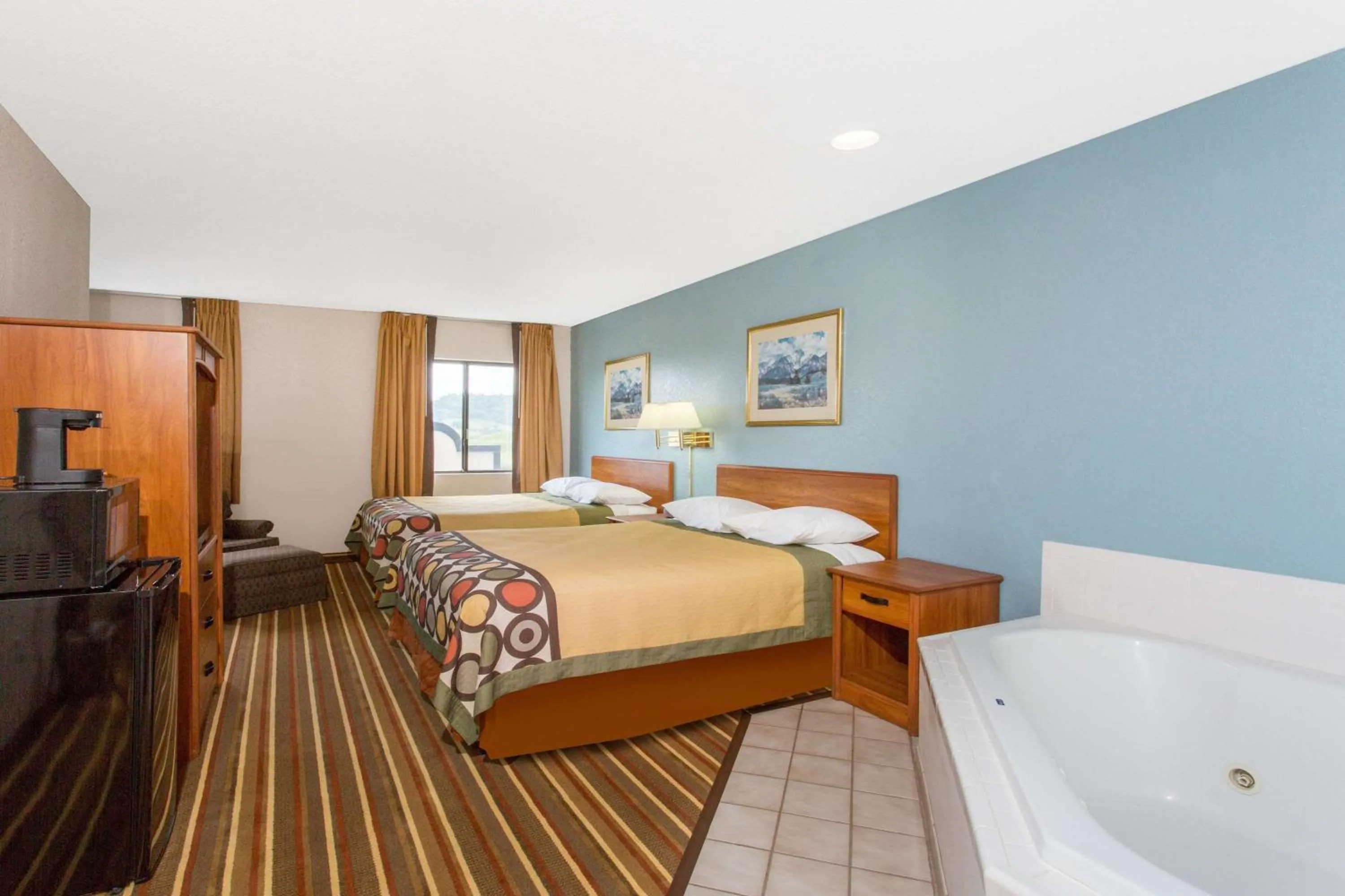 Photo of the whole room, Bed in Super 8 by Wyndham Bedford