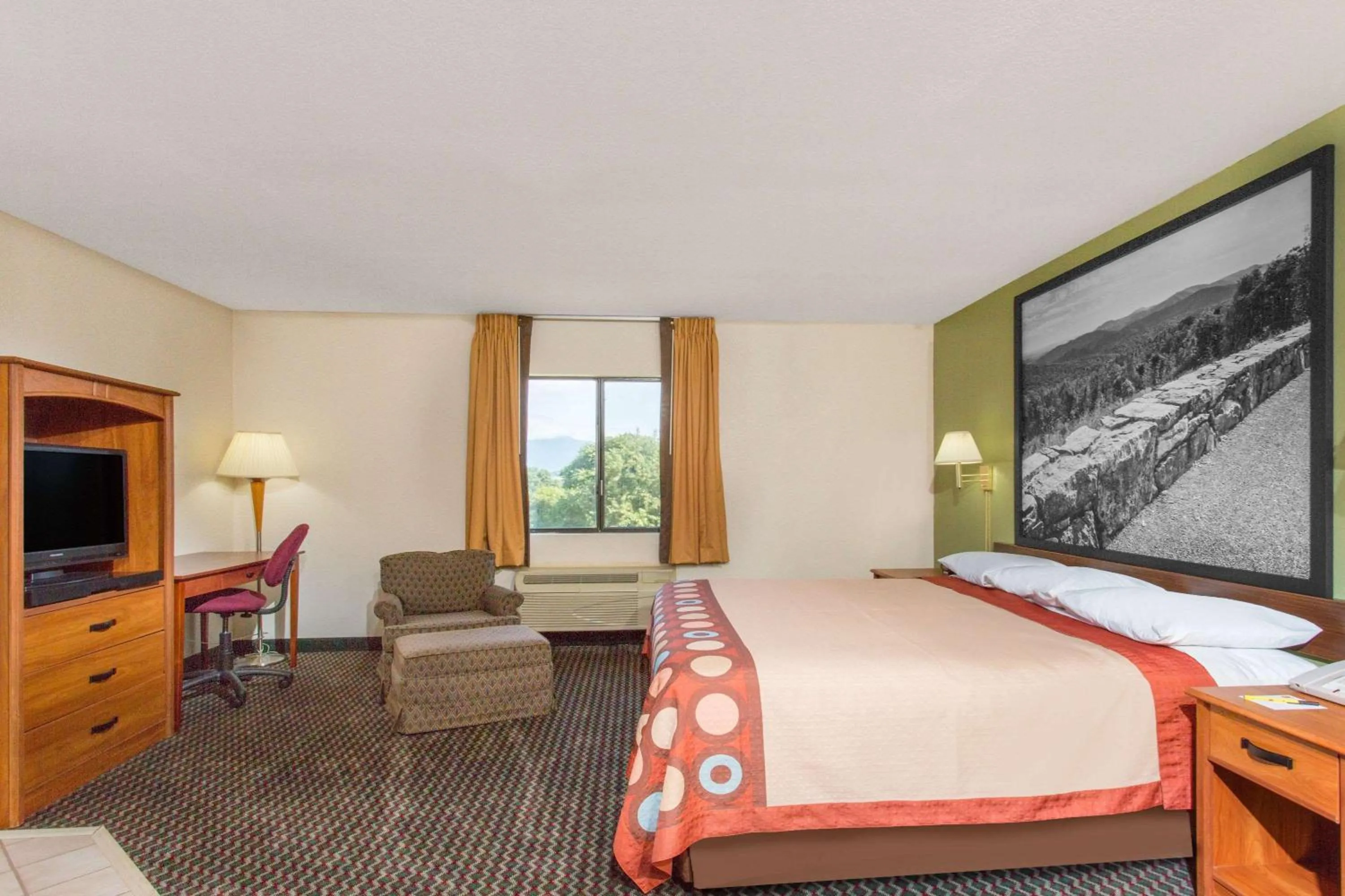 Photo of the whole room, Bed in Super 8 by Wyndham Bedford