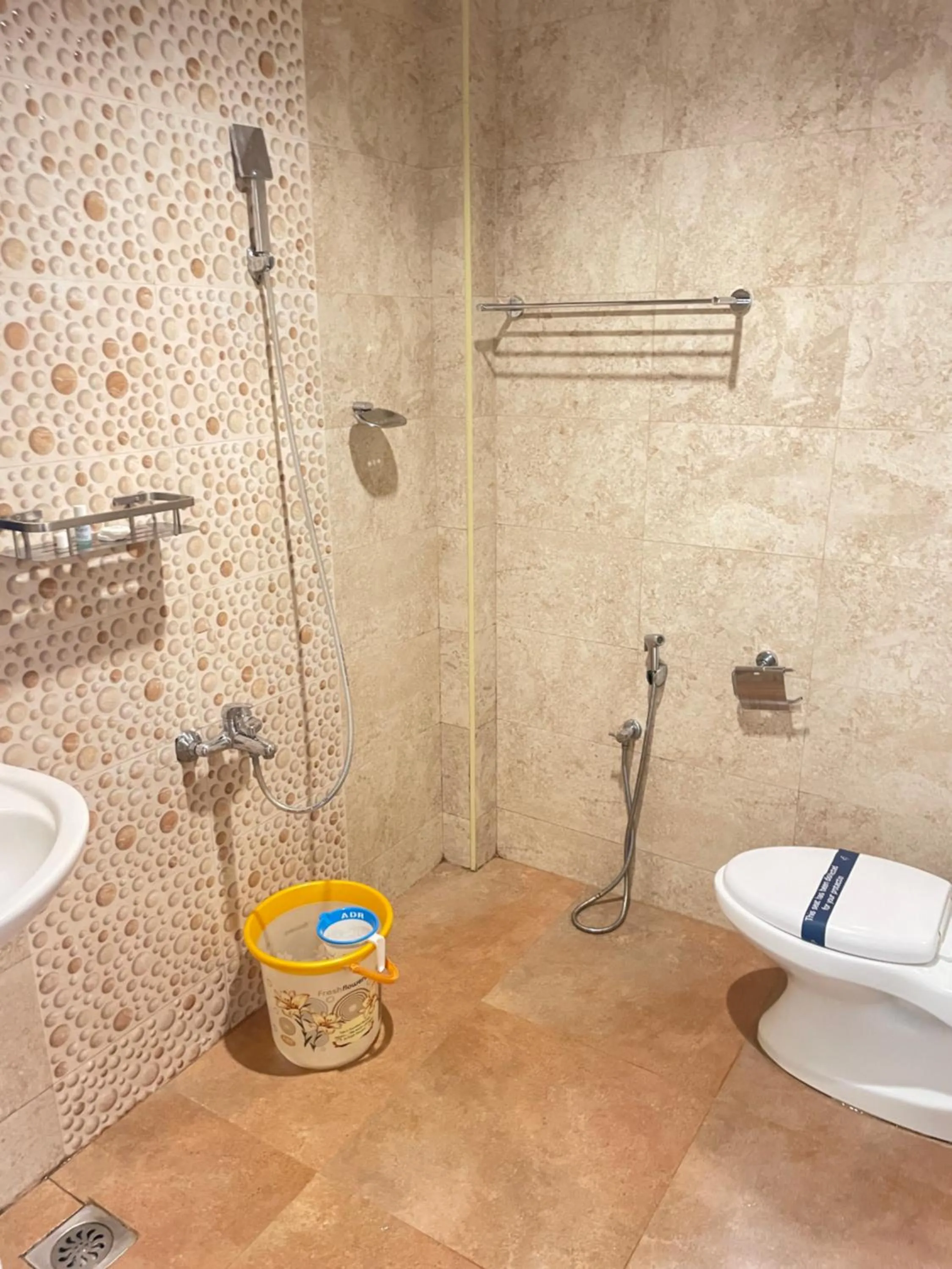 Shower in Chola Heritage Resort