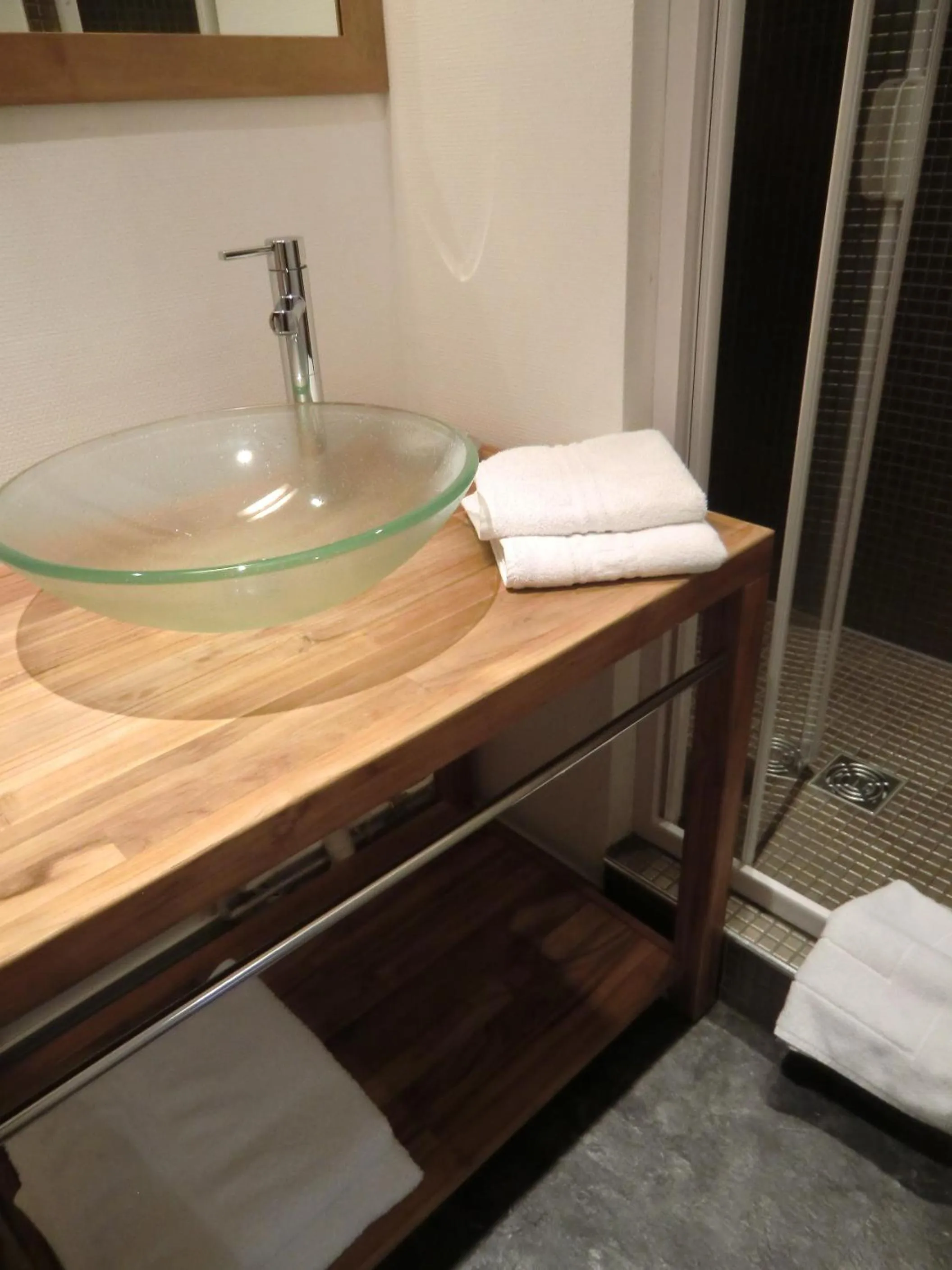 Bathroom in Les Carmes