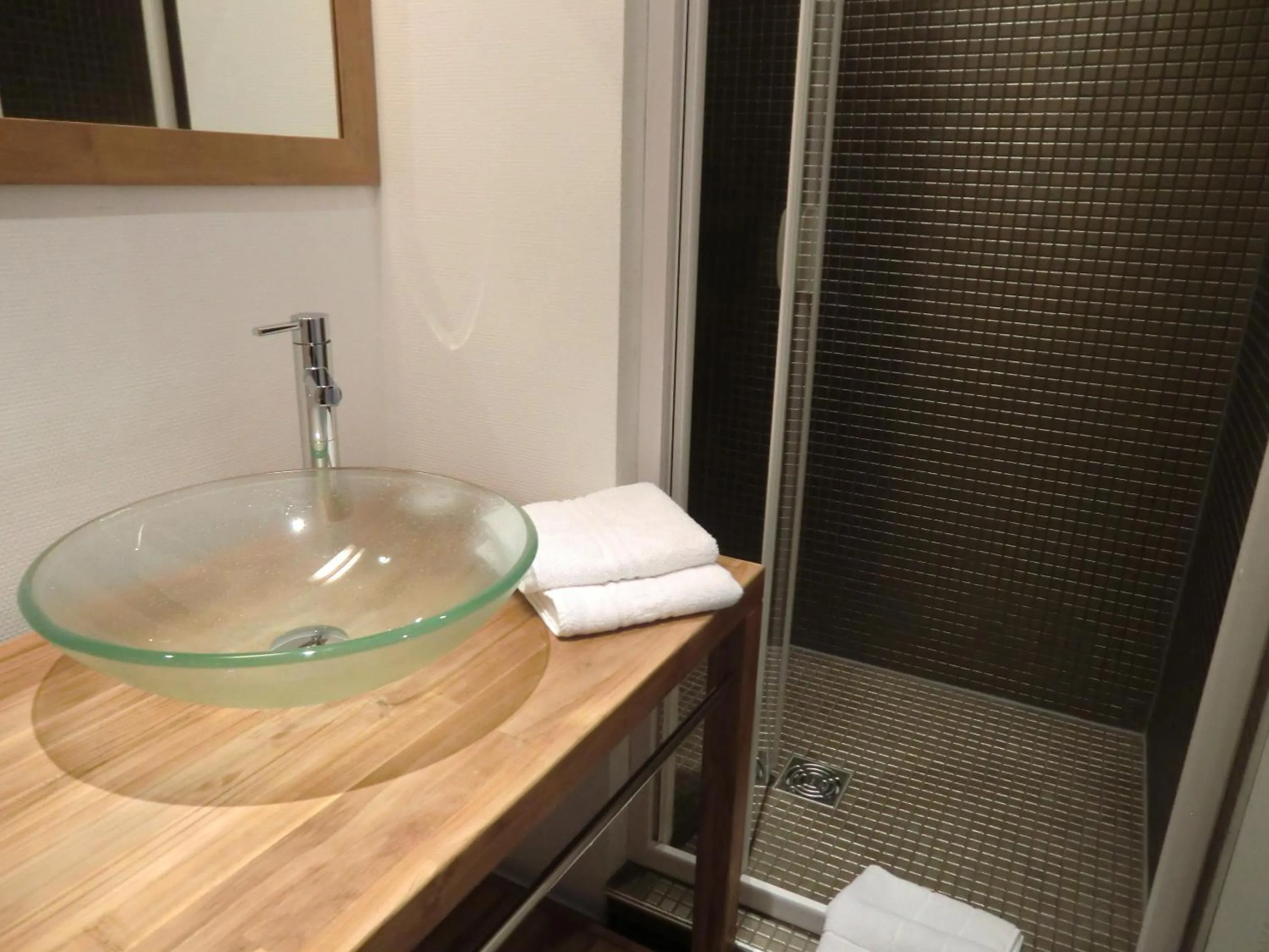 Bathroom in Les Carmes