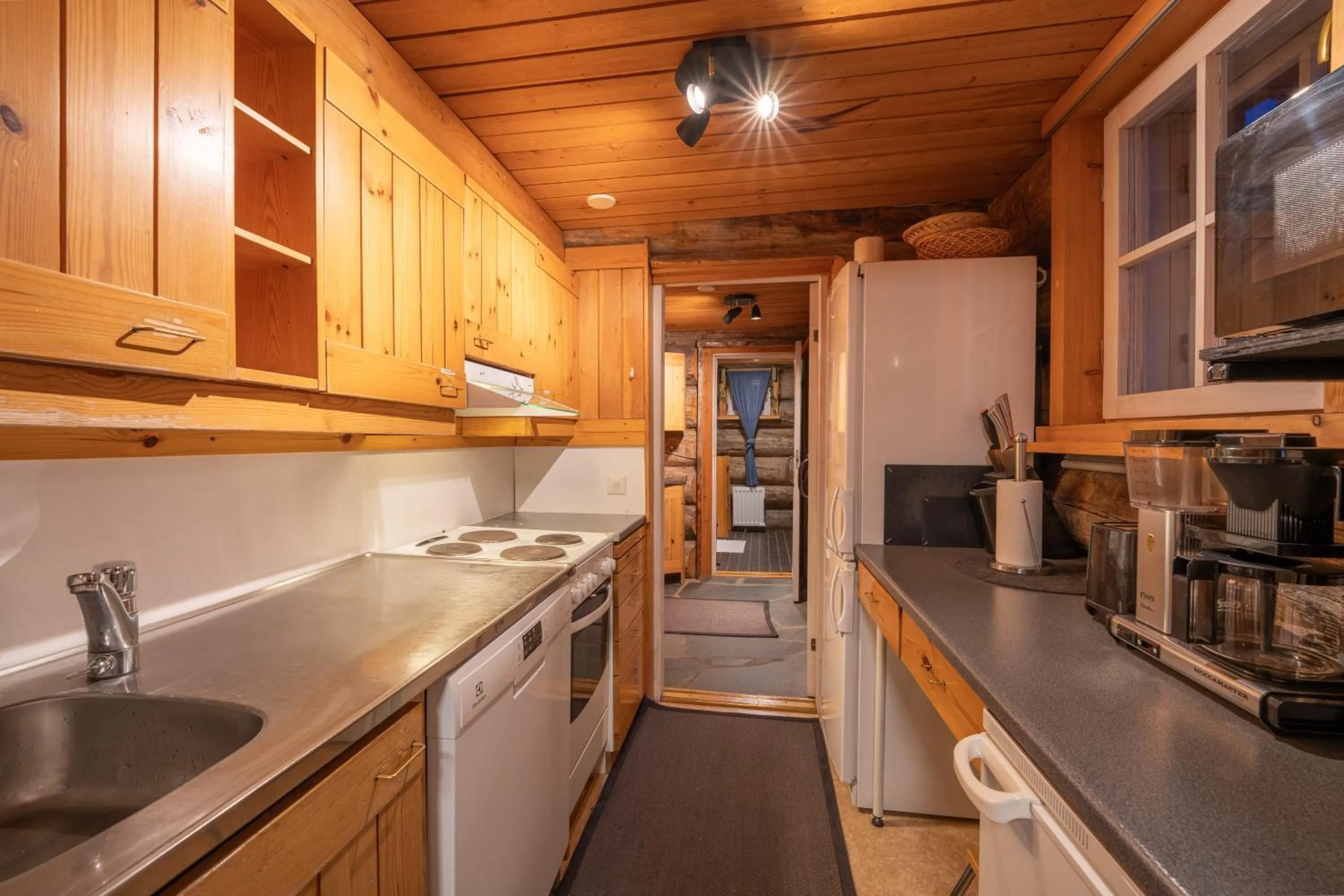 Coffee/tea facilities in Kuukkeli Hirvas Suite