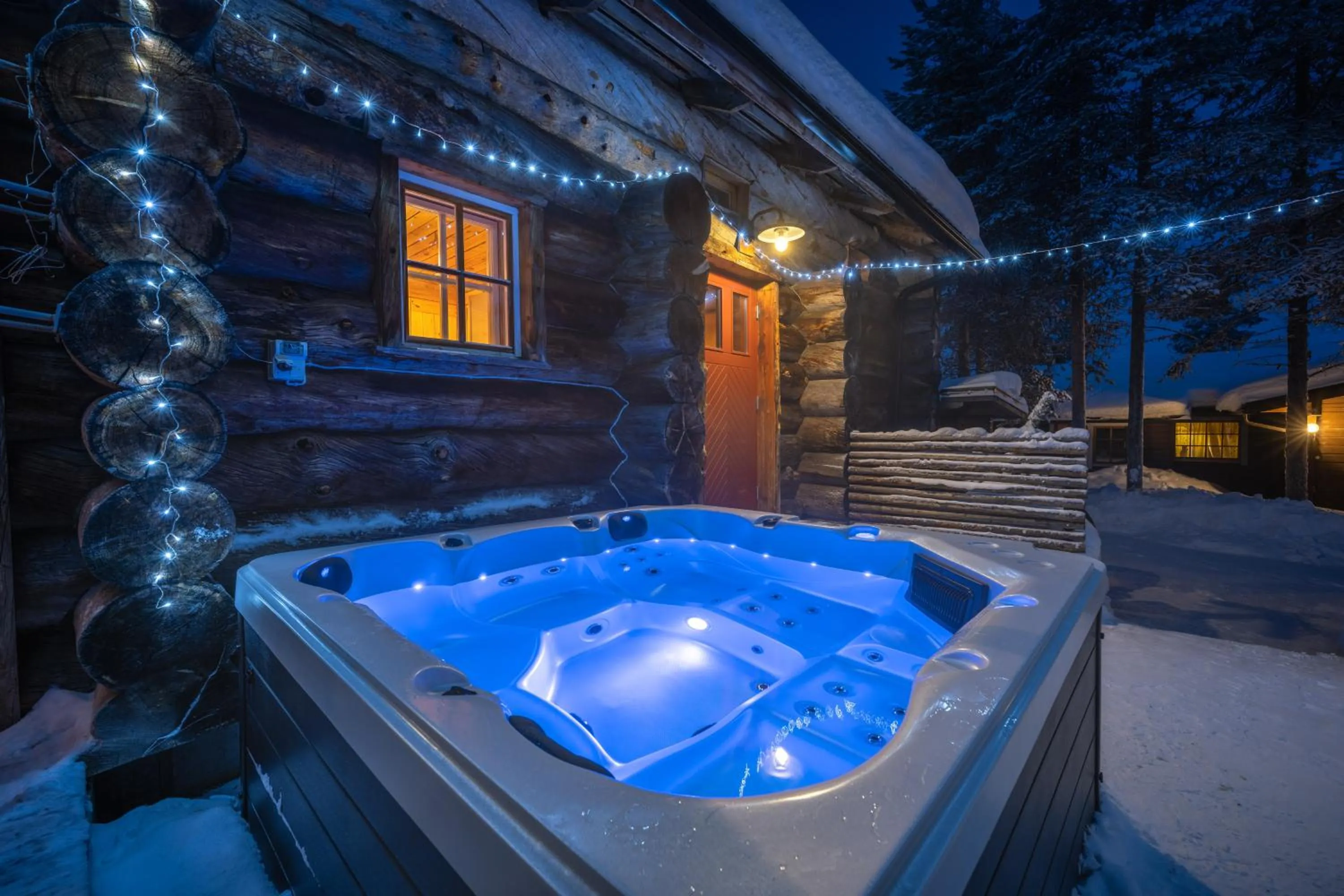 Hot Tub in Kuukkeli Hirvas Suite