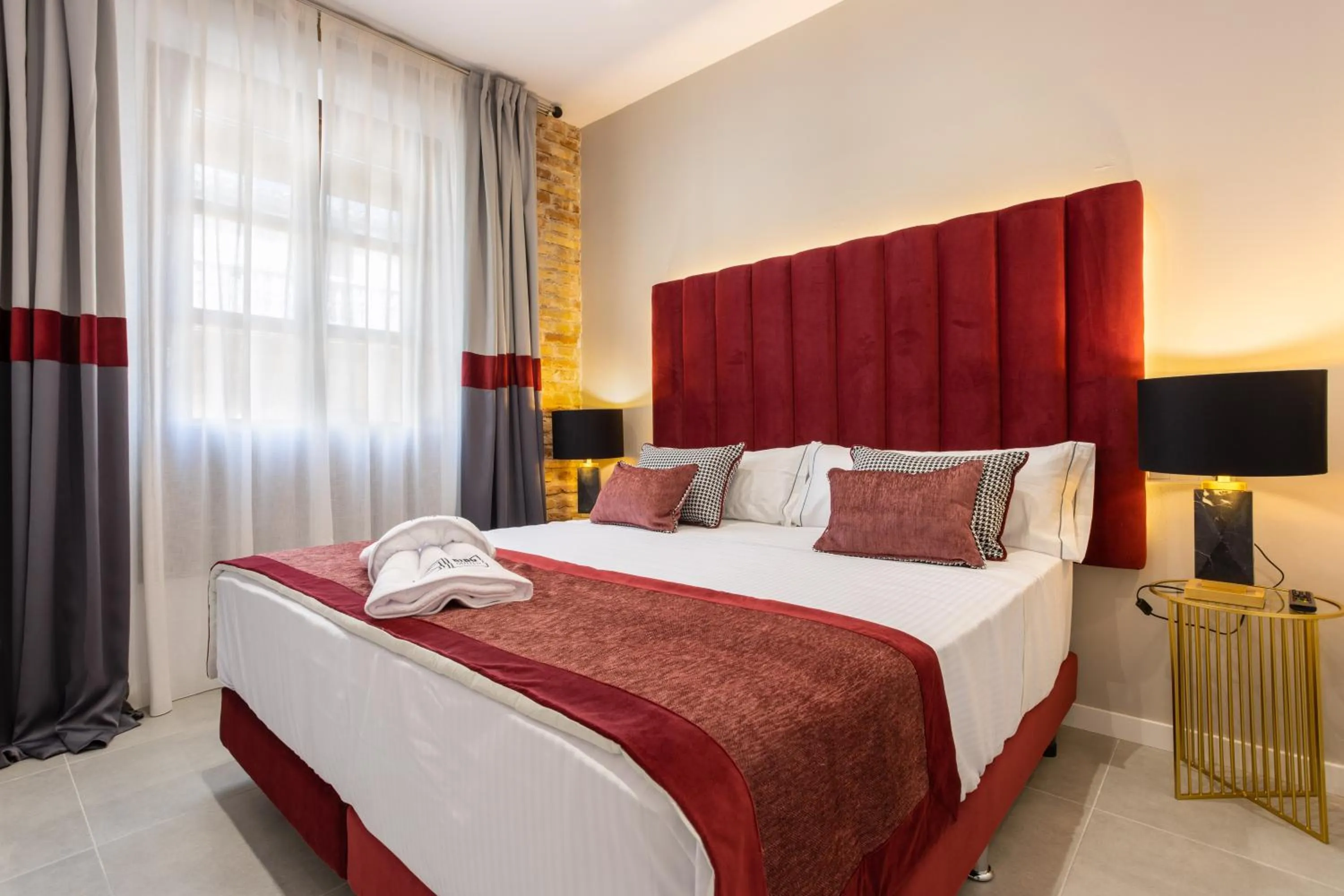 Bed in BiBo Suites Plaza Nueva