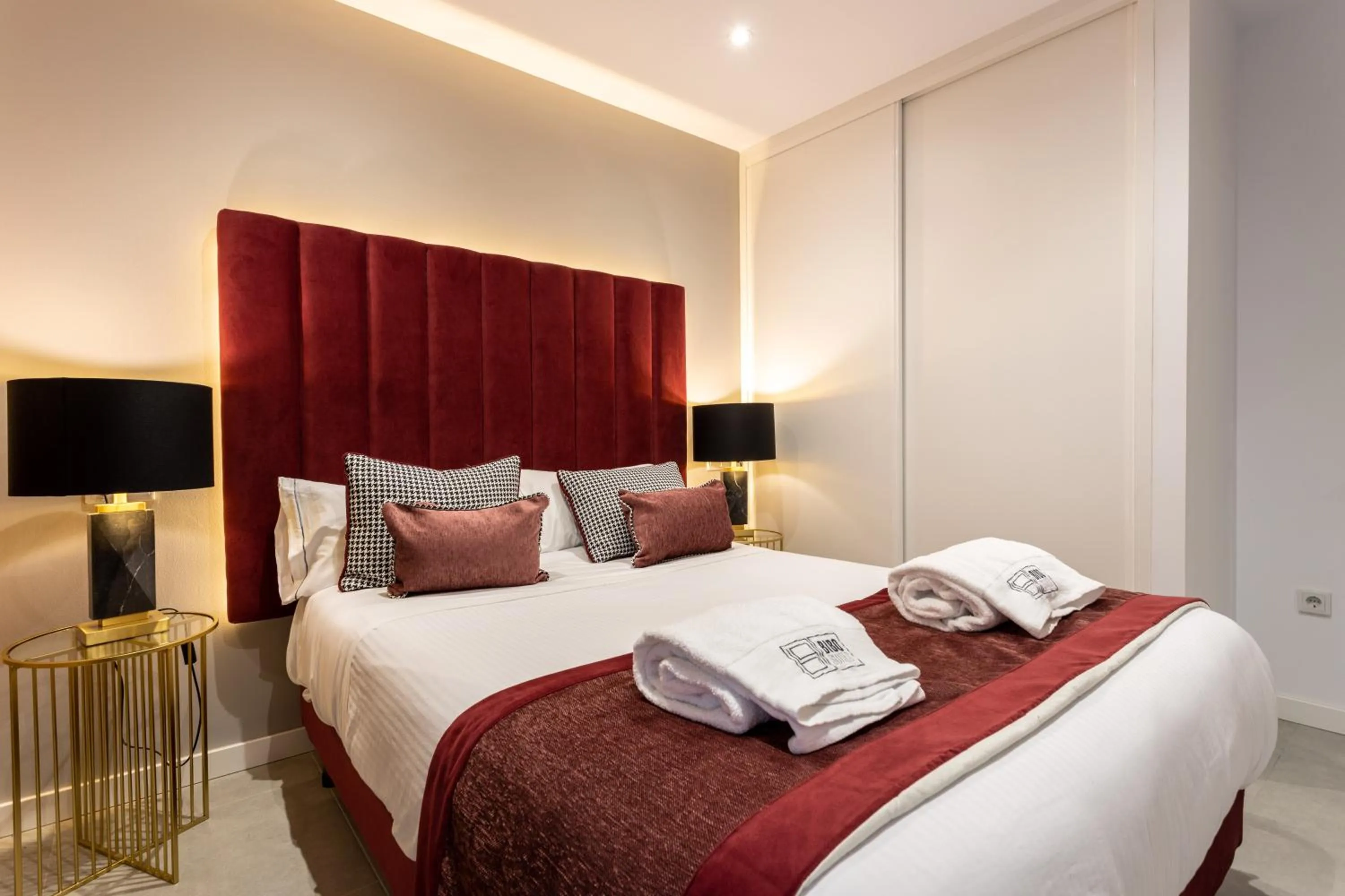 Bed in BiBo Suites Plaza Nueva