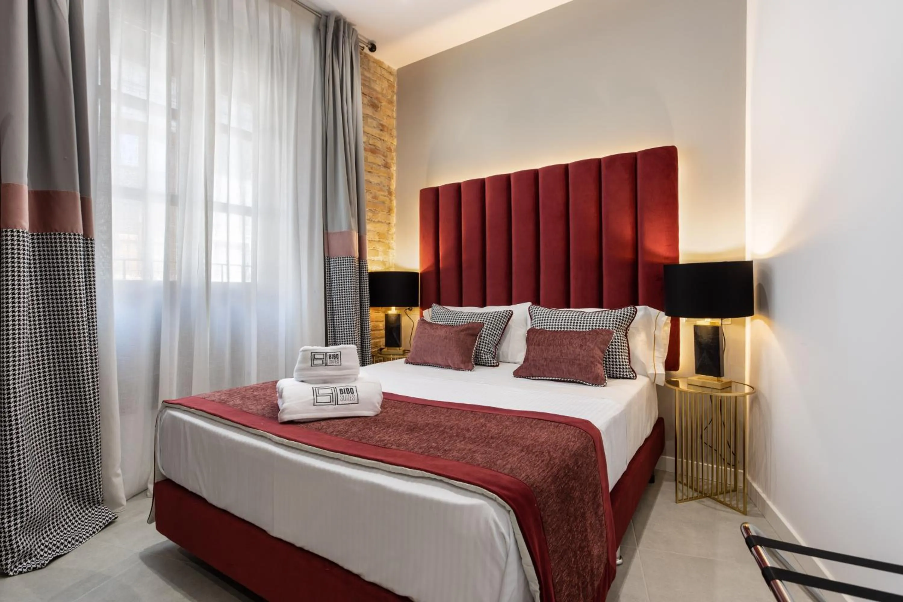Bed in BiBo Suites Plaza Nueva