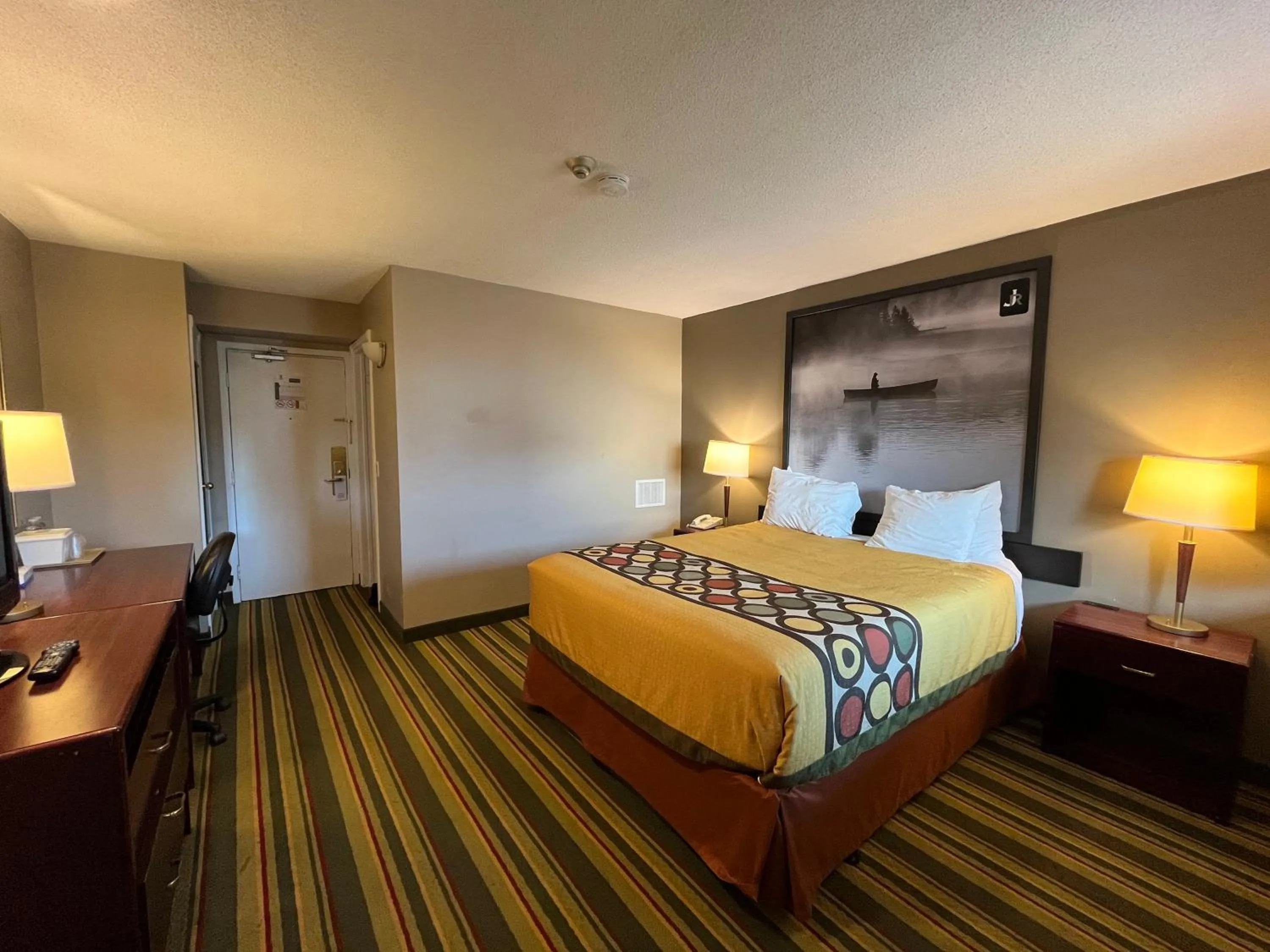 Bed in Jolly Roger Inn & Resort