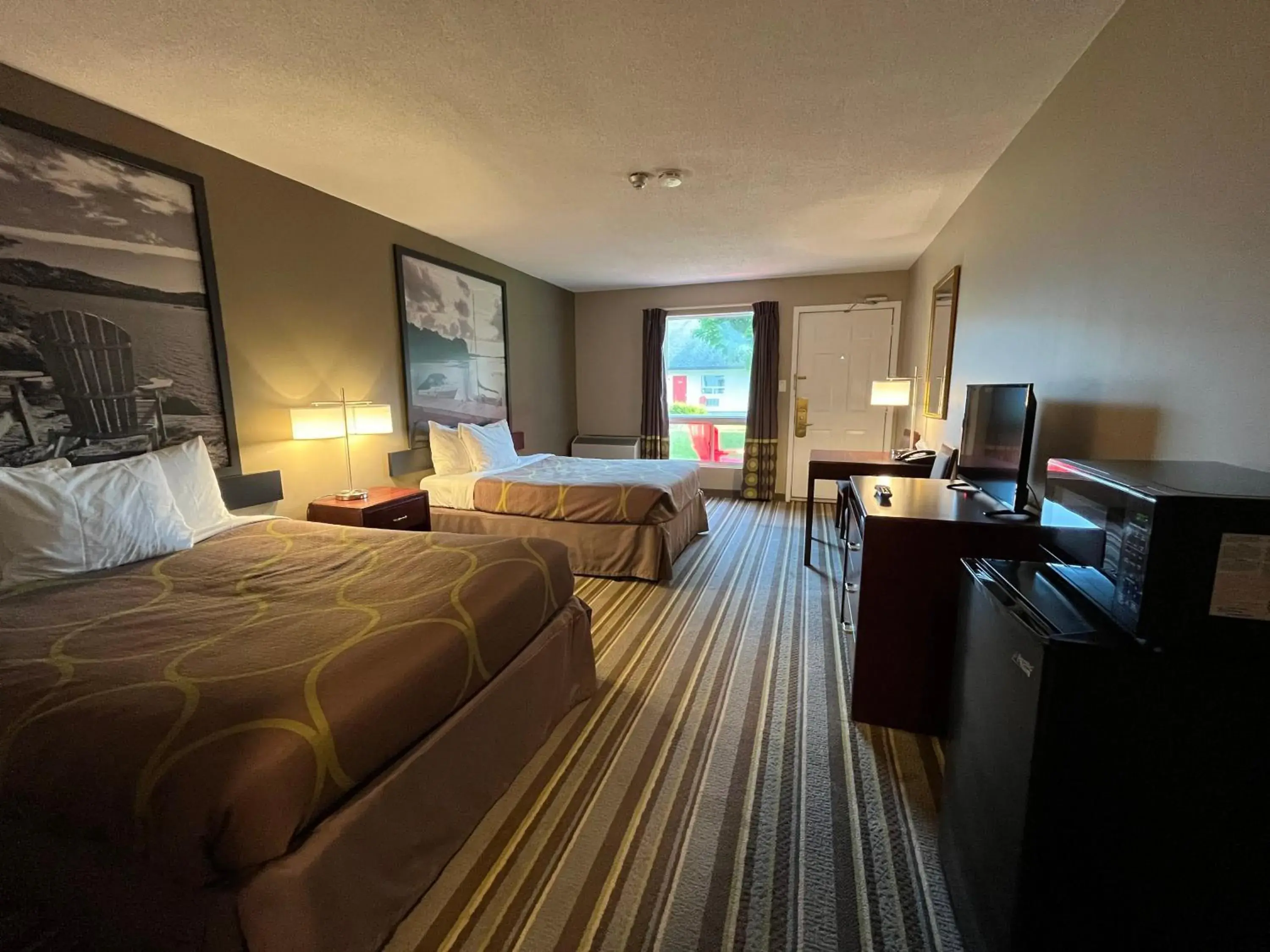 Double Room with Two Double Beds - Non-Smoking in Jolly Roger Inn & Resort Double Room with Two Double Beds - Non-Smoking in Jolly Roger Inn & Resort