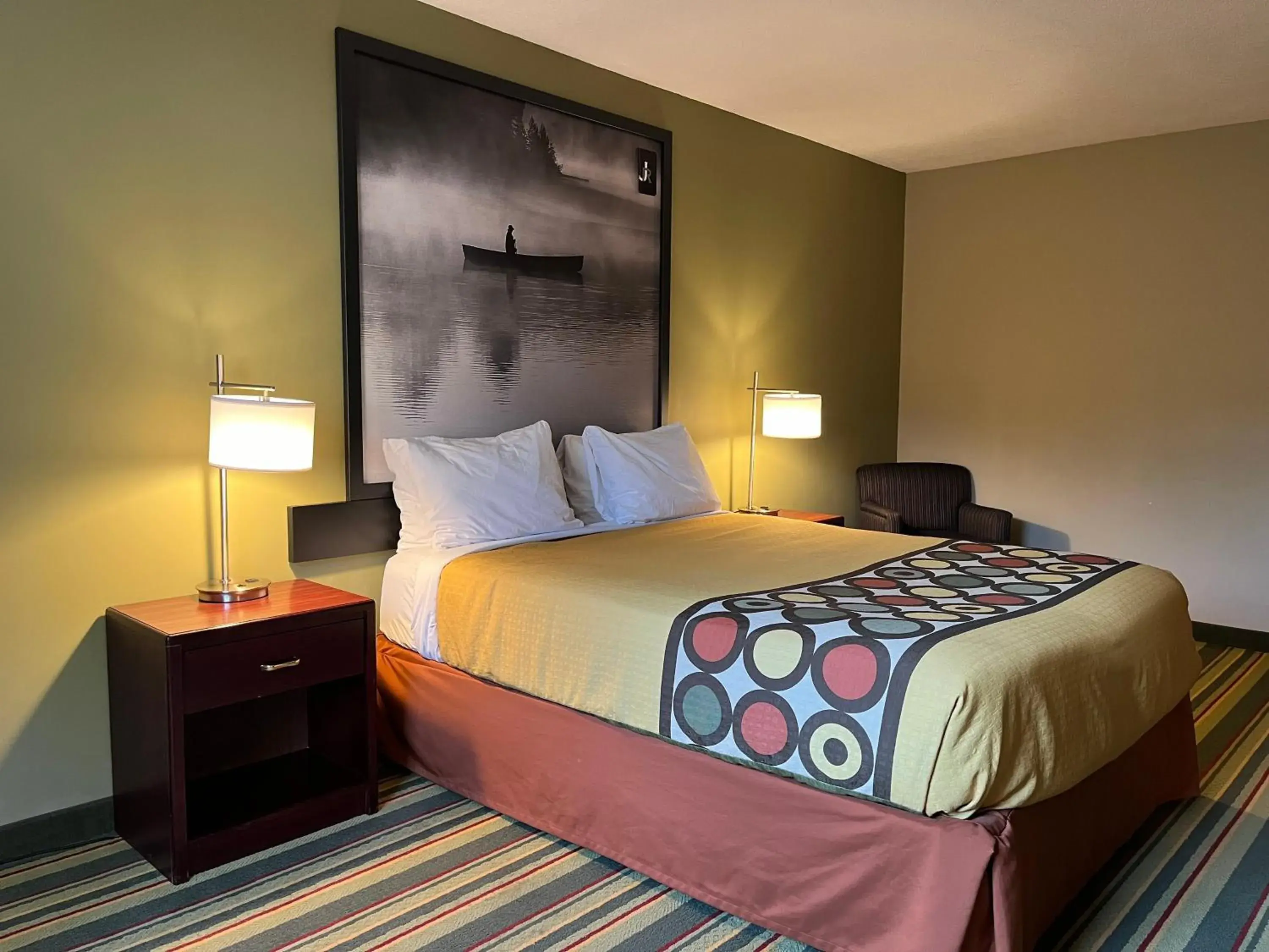 Deluxe Queen Room - Non-Smoking in Jolly Roger Inn & Resort Deluxe Queen Room - Non-Smoking in Jolly Roger Inn & Resort