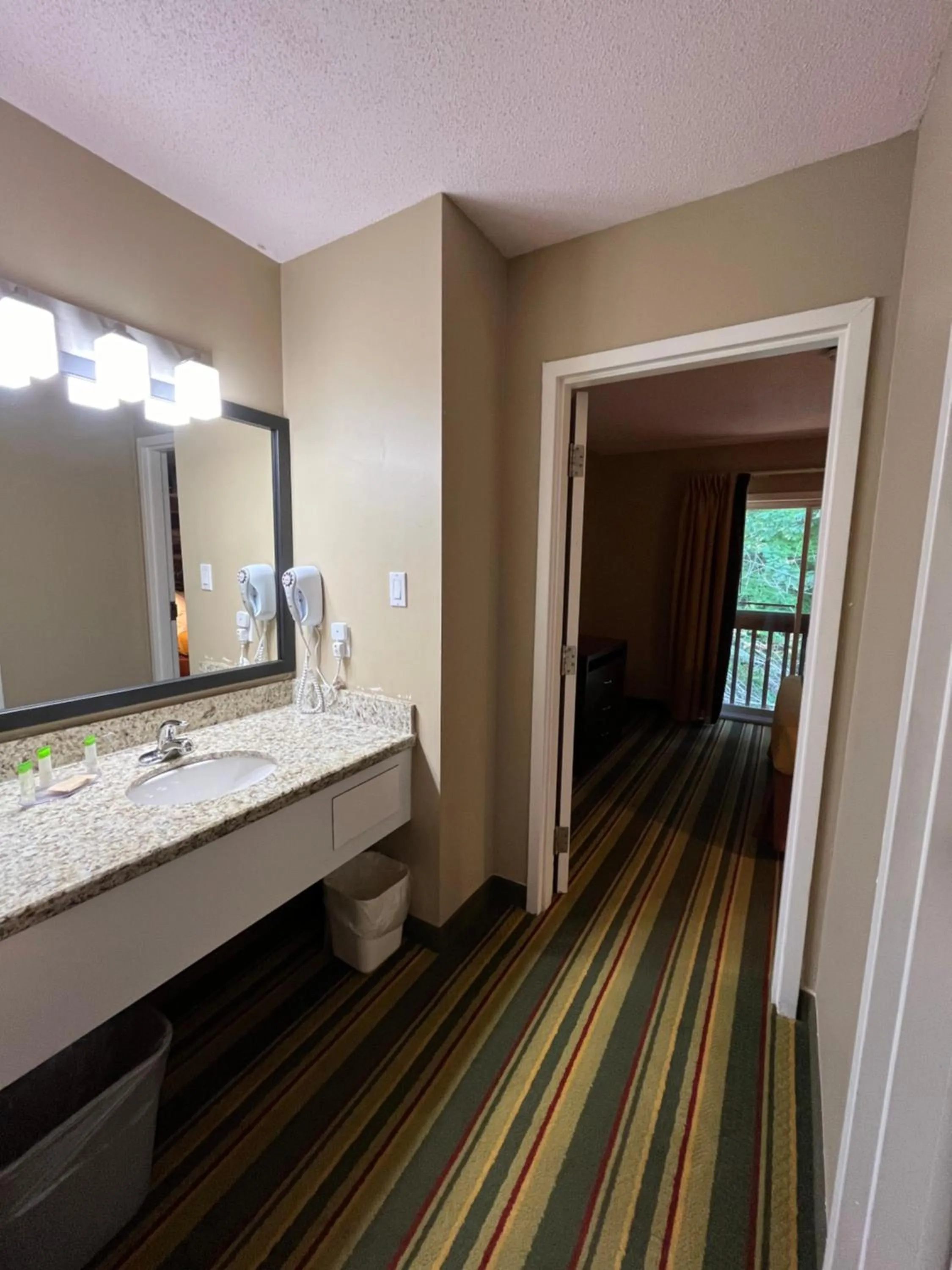 Bathroom in Jolly Roger Inn & Resort