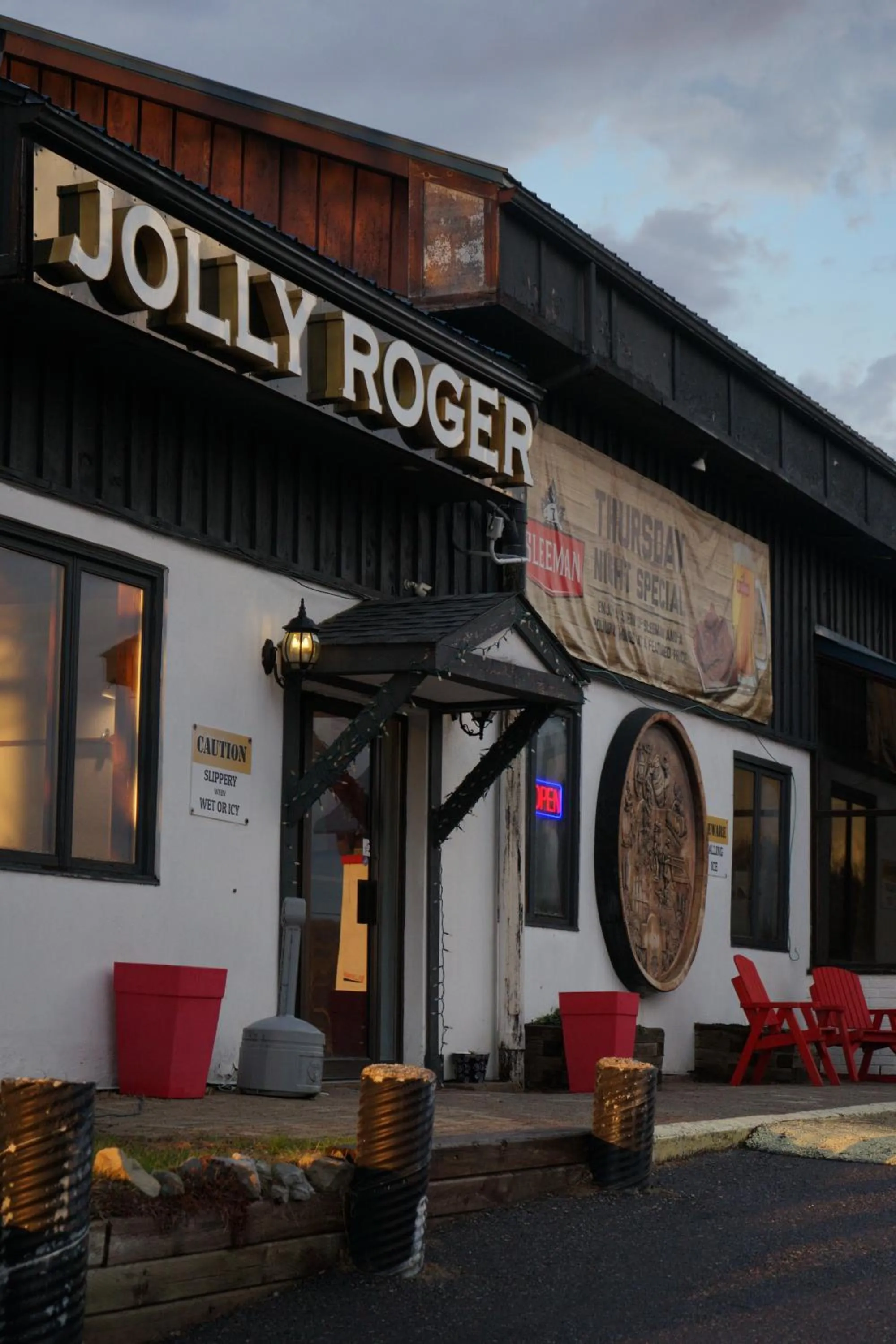 Property building in Jolly Roger Inn & Resort