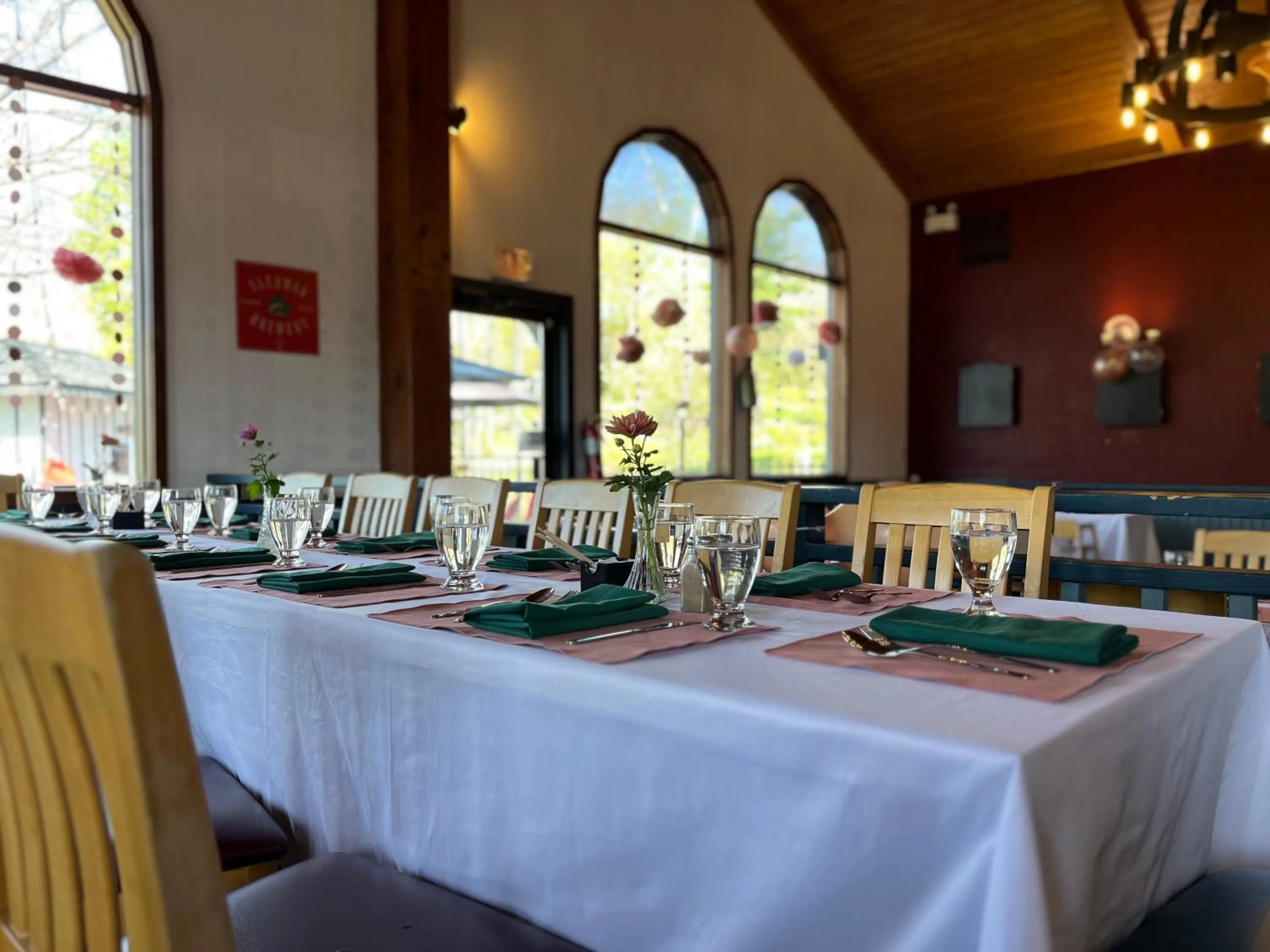 Restaurant/places to eat in Jolly Roger Inn & Resort