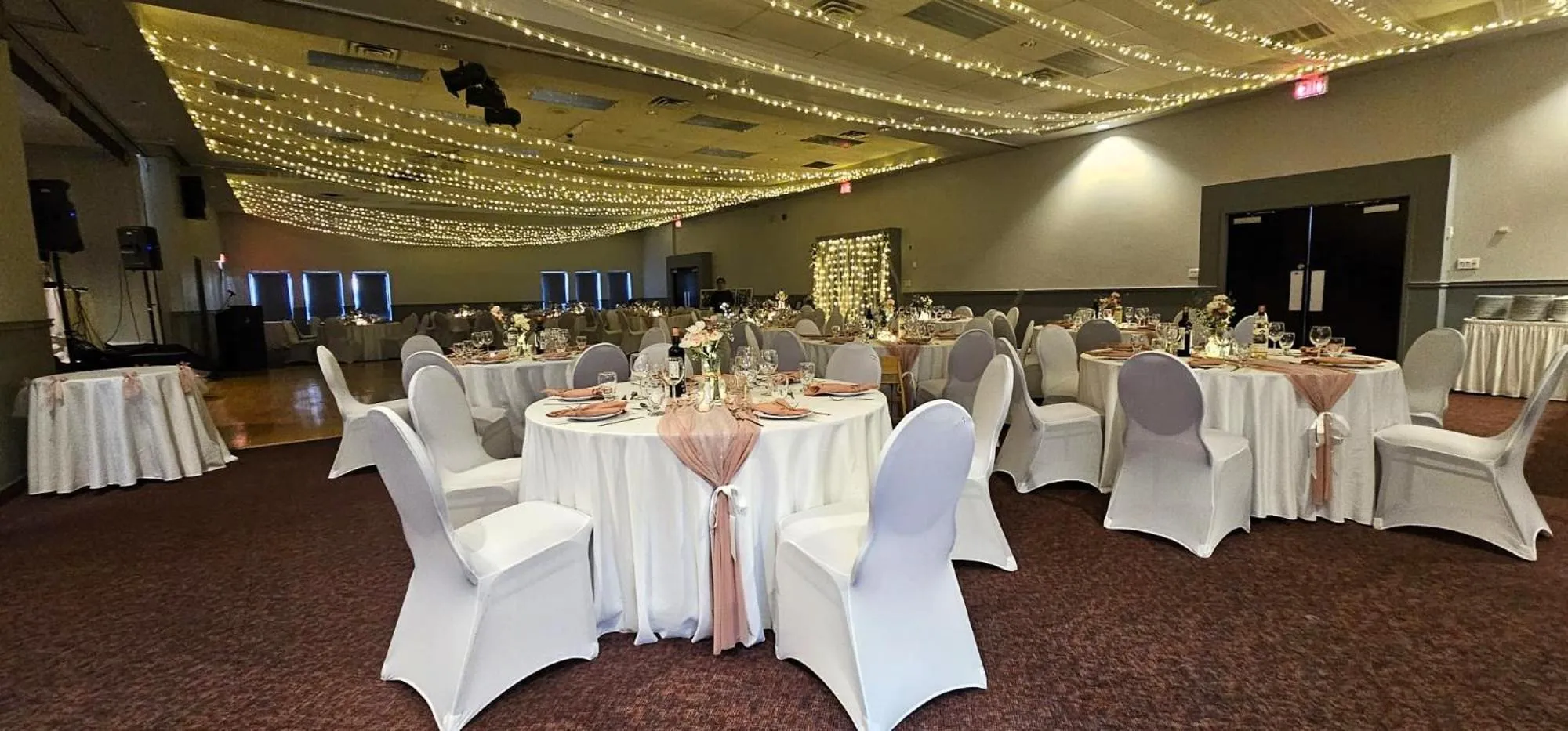 Property building in Jolly Roger Inn & Resort