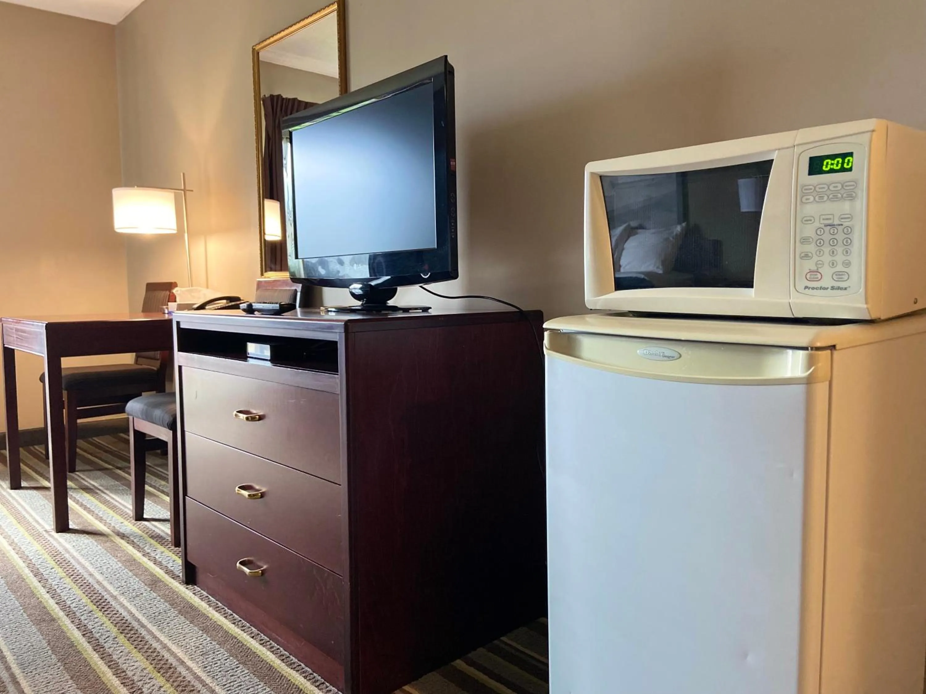 TV and multimedia in Jolly Roger Inn & Resort