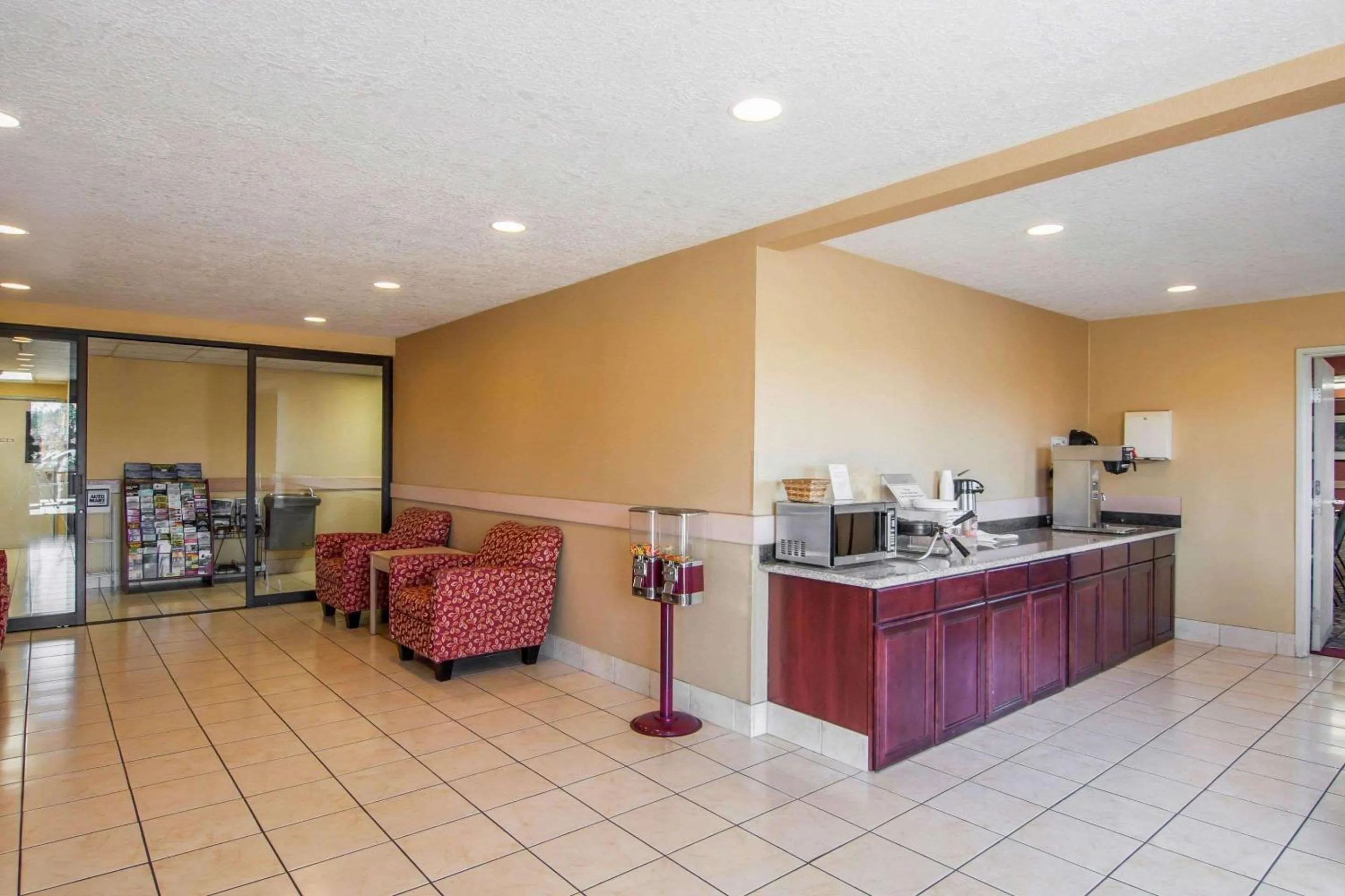 Lobby or reception in Bridgeway Inn & Suites