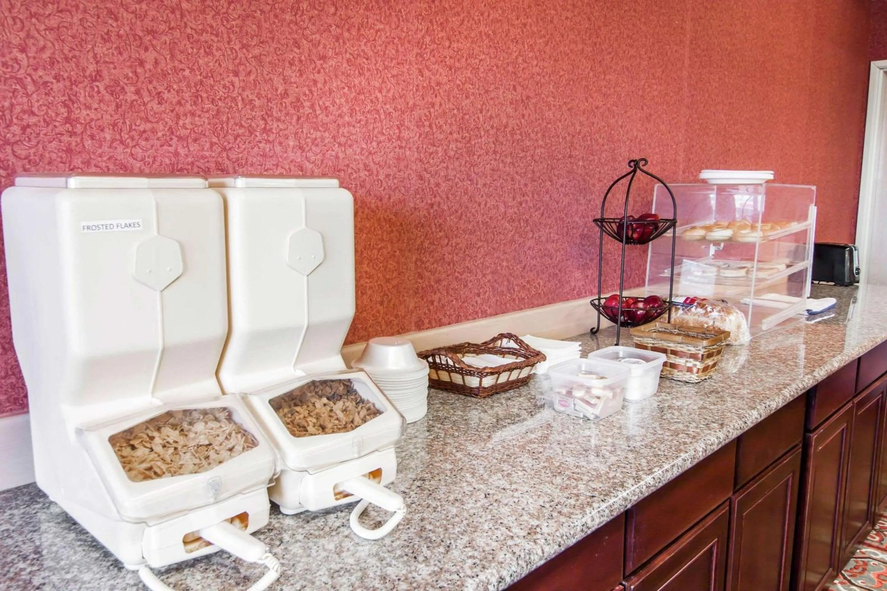 Restaurant/places to eat in Bridgeway Inn & Suites