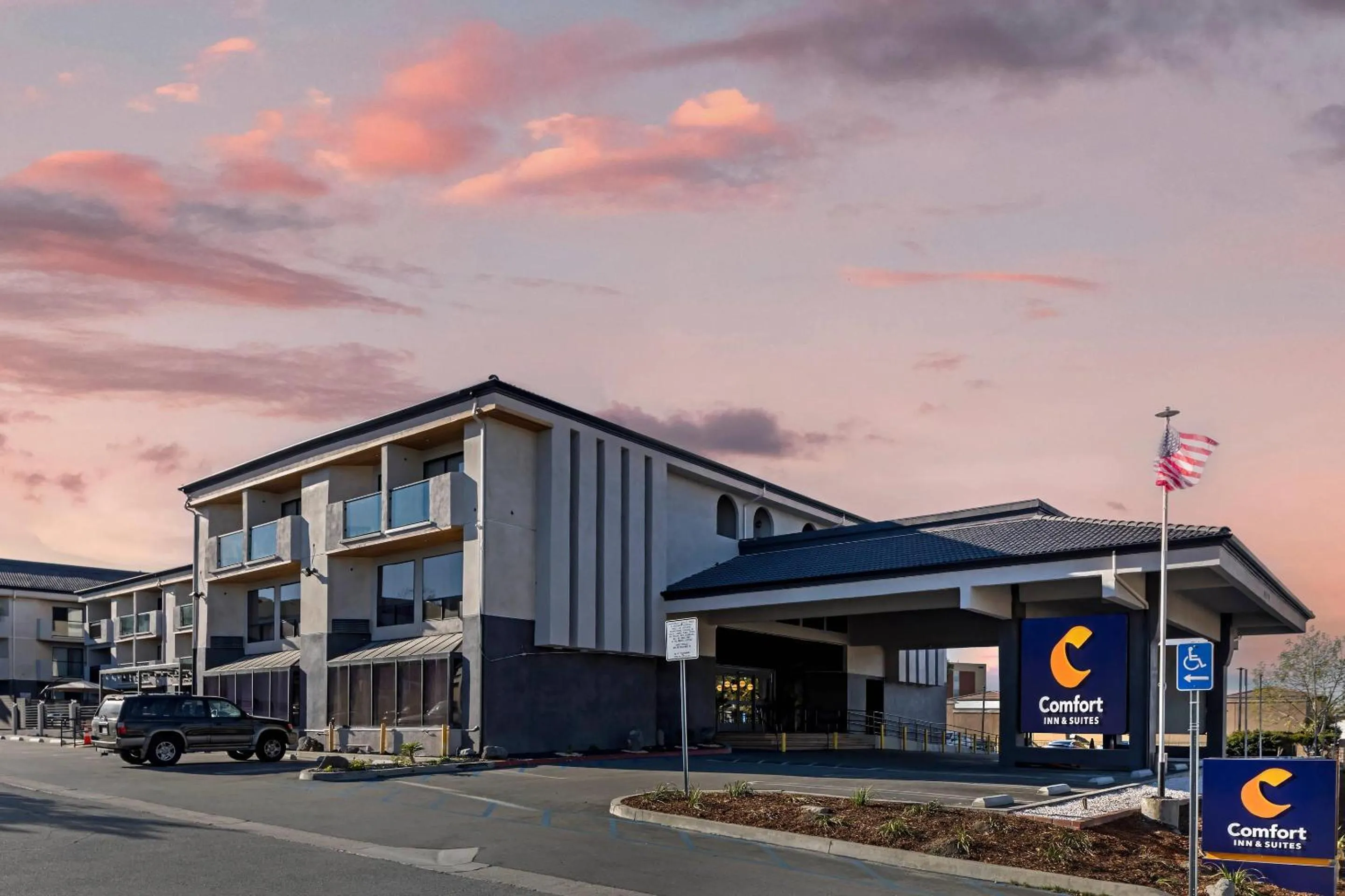 Property building in Comfort Inn & Suites Irvine Spectrum