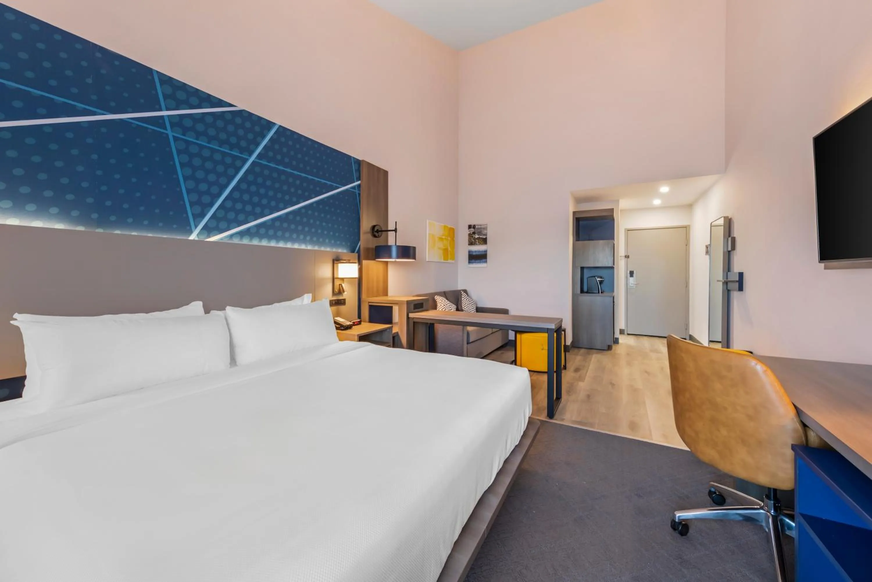 Bed in Comfort Inn & Suites Irvine Spectrum