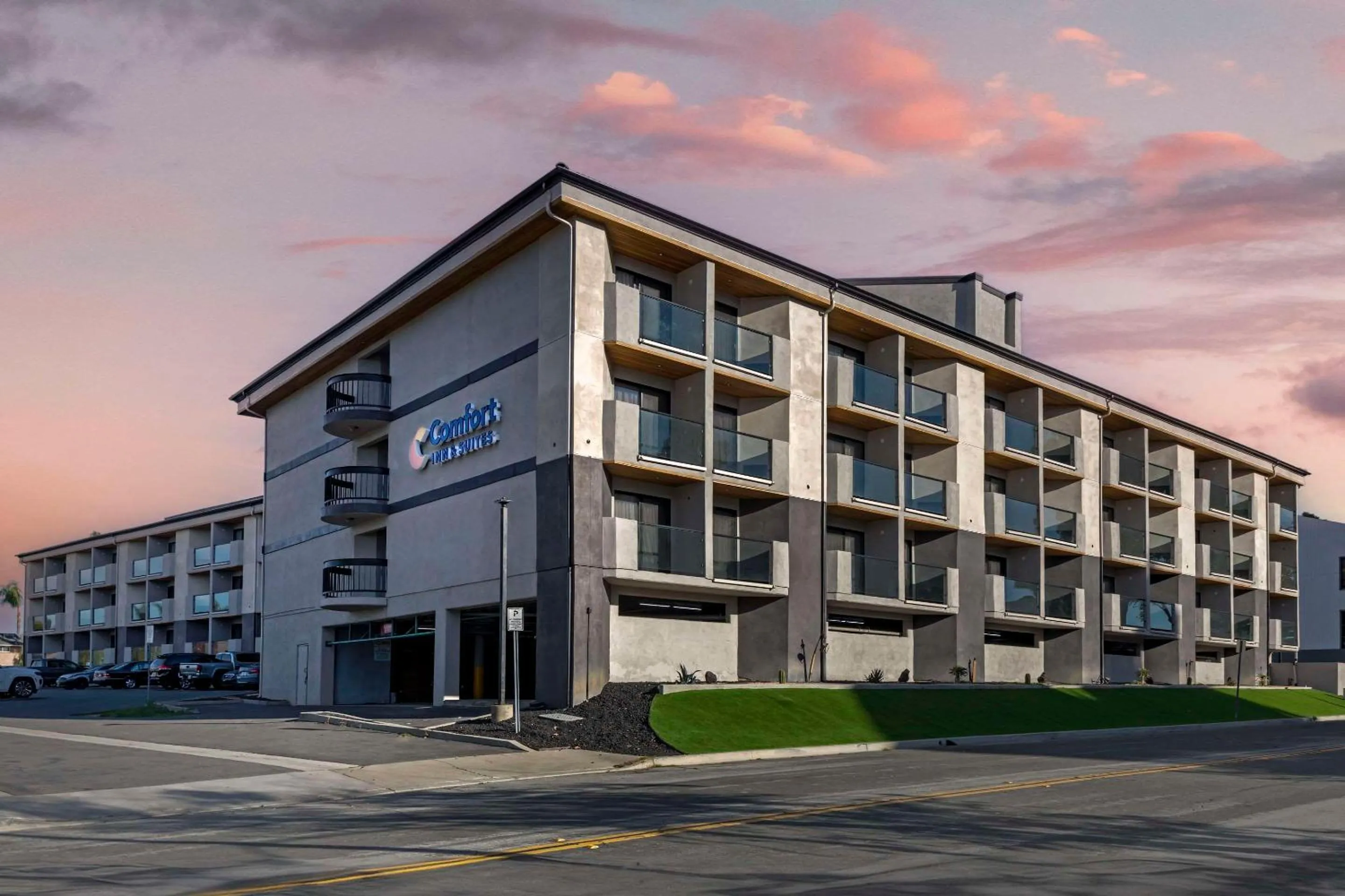 Property building in Comfort Inn & Suites Irvine Spectrum
