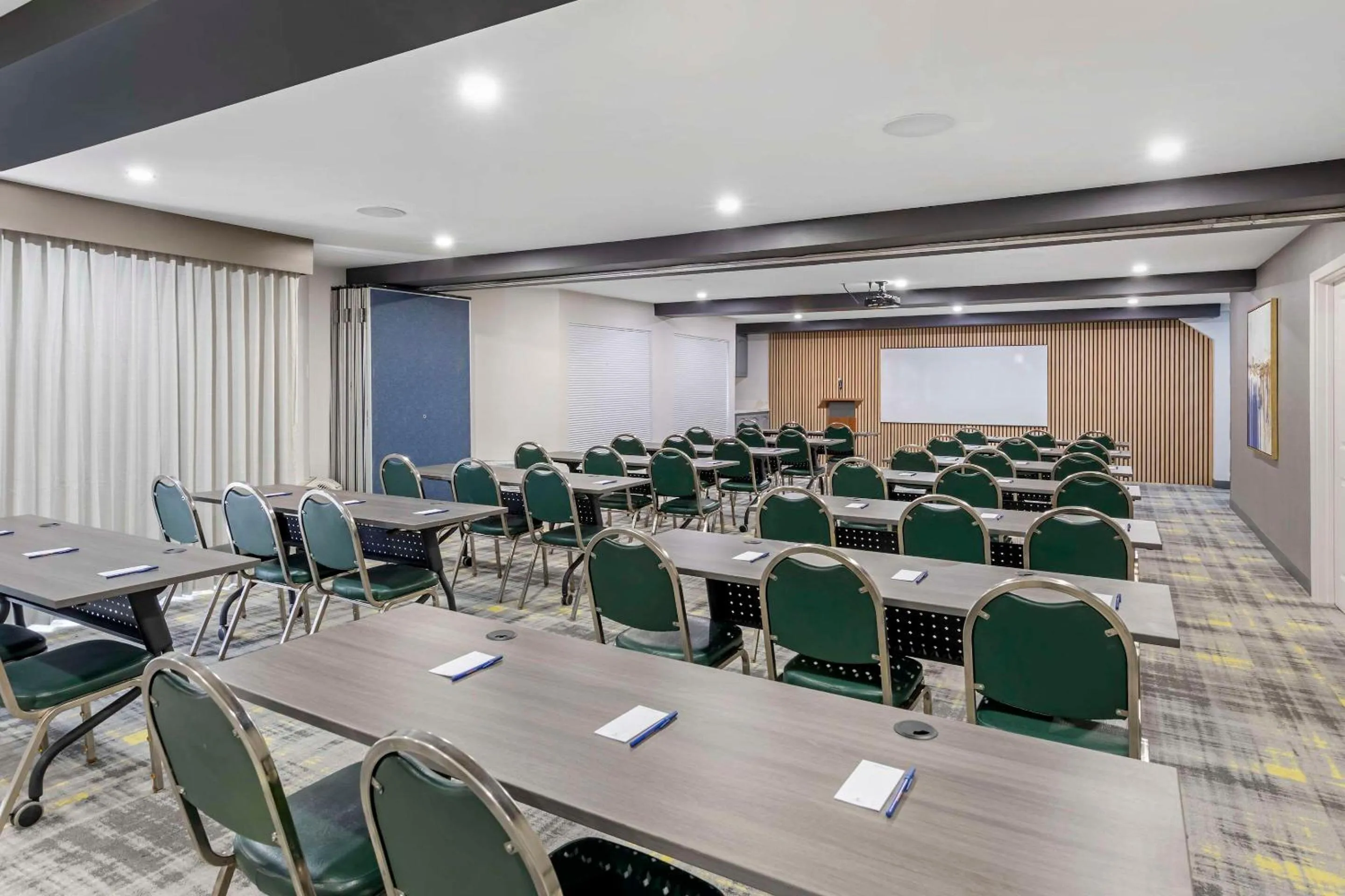 Meeting/conference room in Comfort Inn & Suites Irvine Spectrum